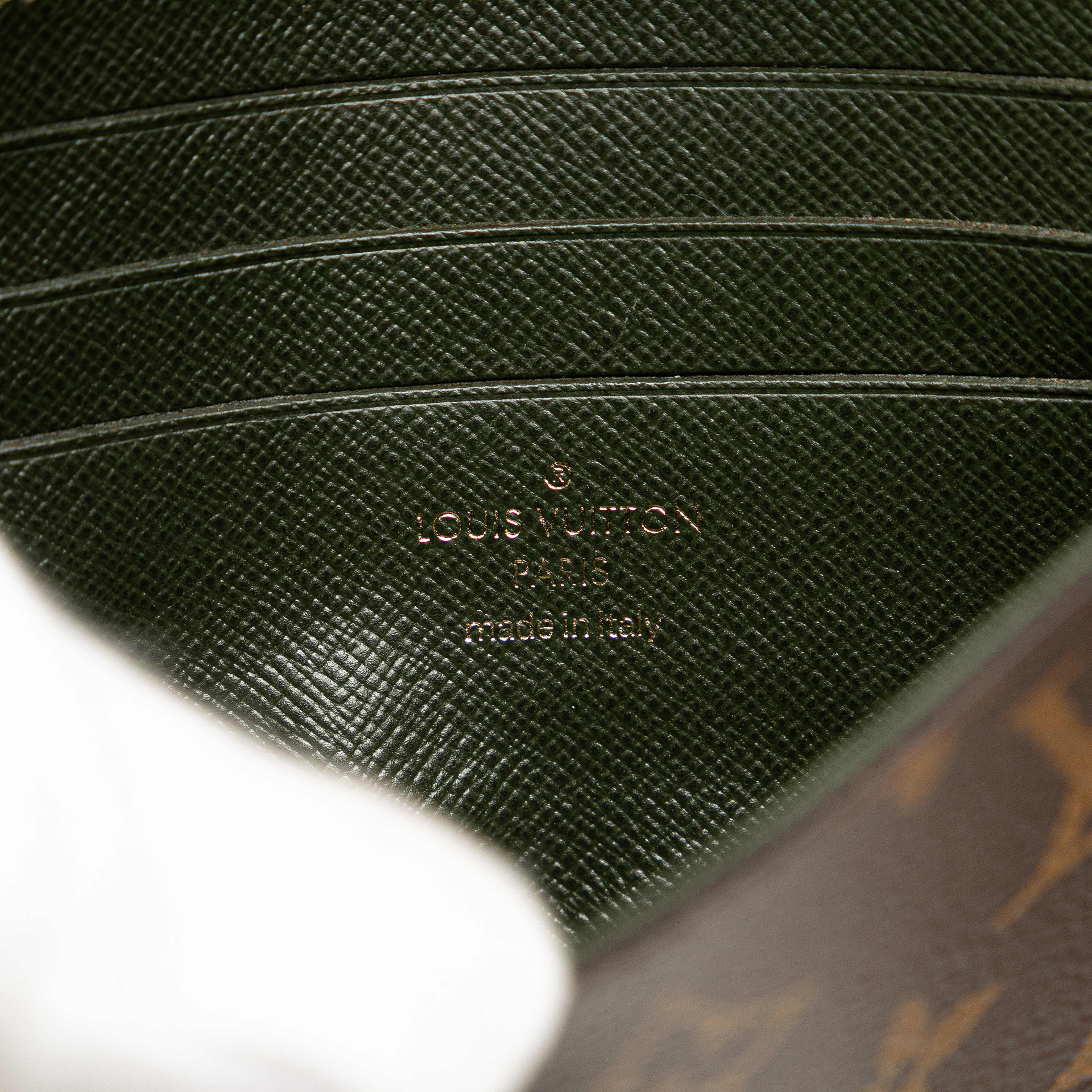 Louis Vuitton Monogram Felicie Strap And Go, från Luxclusif, i färgen brown. Klicka för att öppna bilden i stort format