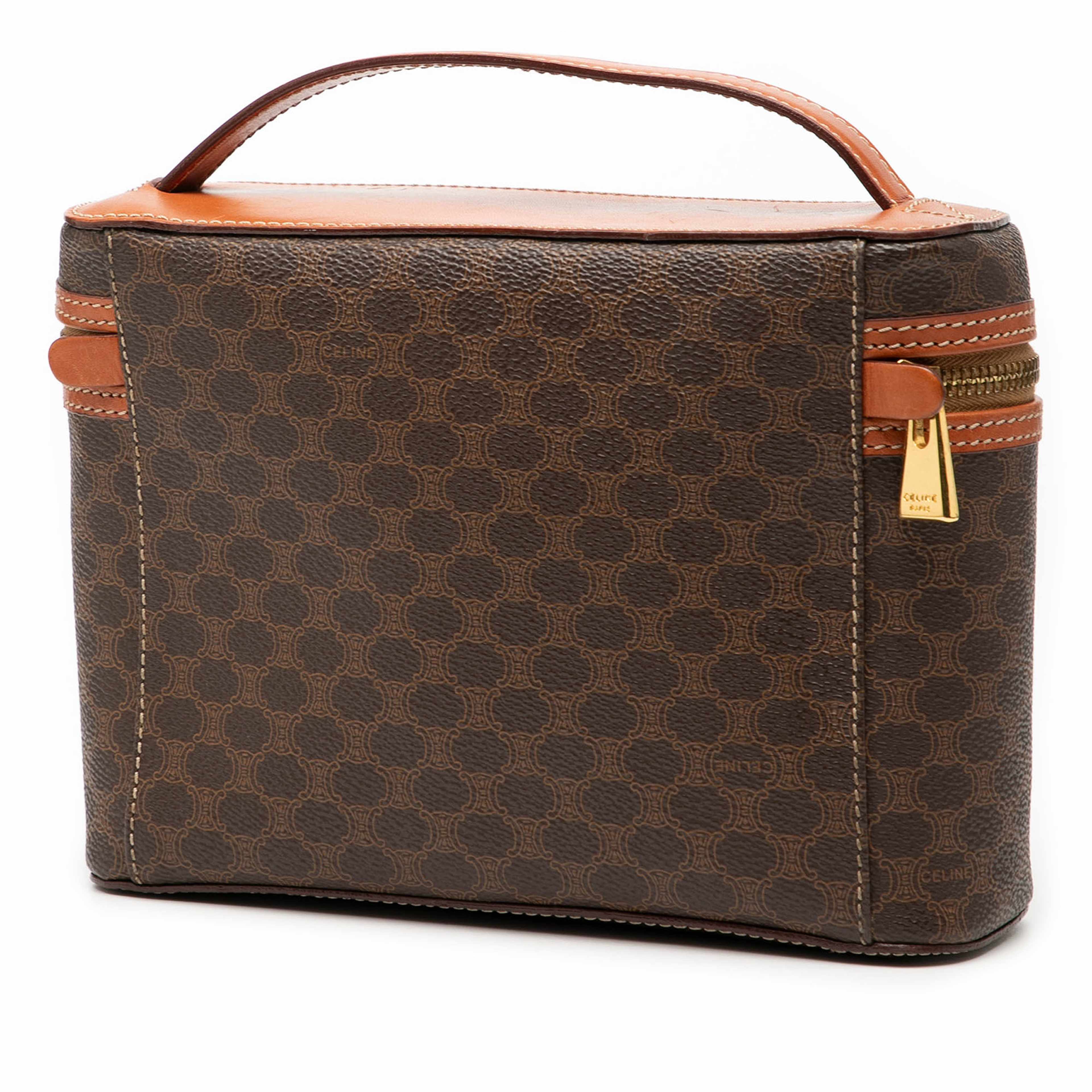 Celine Macadam Coated Canvas Vanity Bag, från Luxclusif, i färgen brown. Klicka för att öppna bilden i stort format