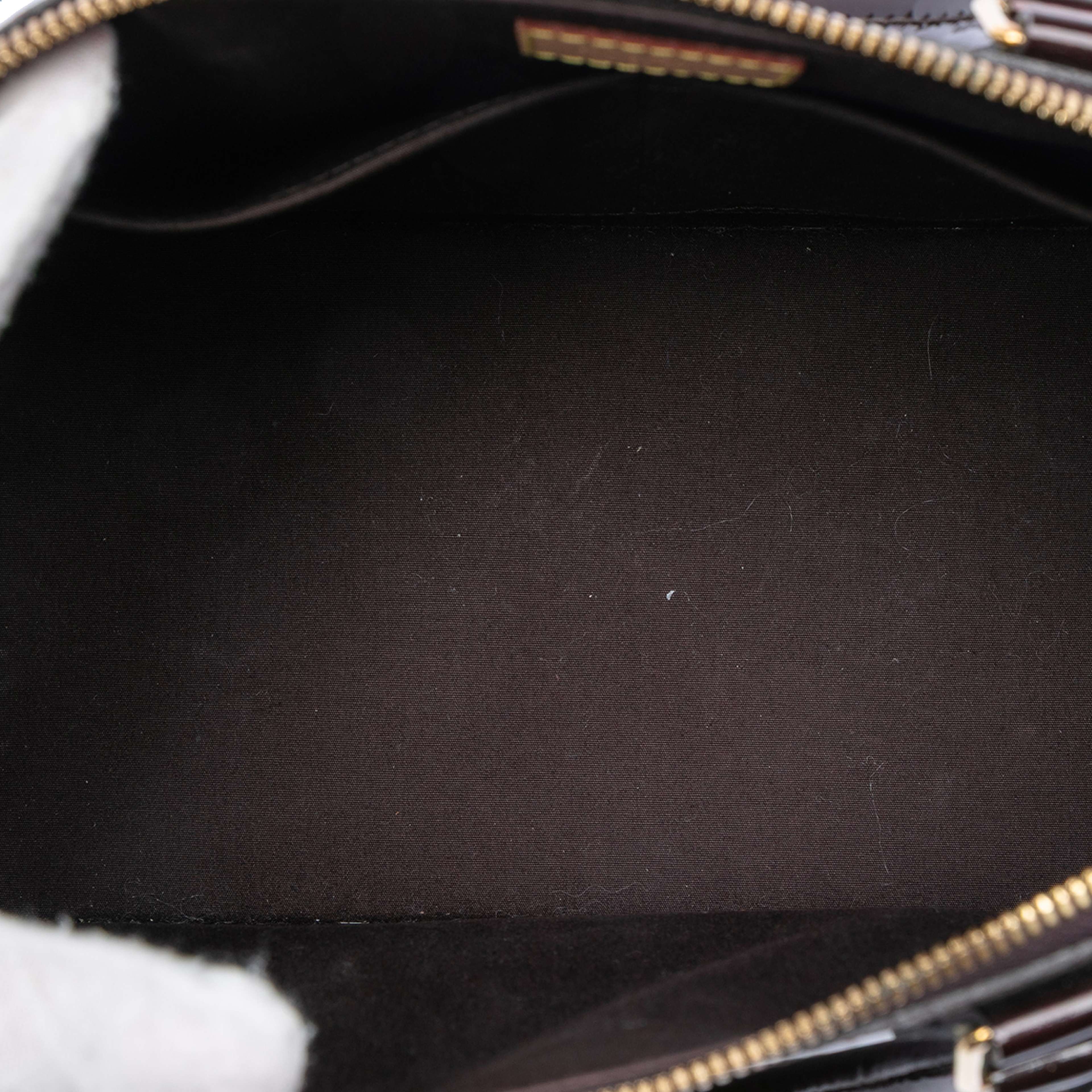 Louis Vuitton Monogram Vernis Alma Pm, från Luxclusif, i färgen plum. Klicka för att öppna bilden i stort format