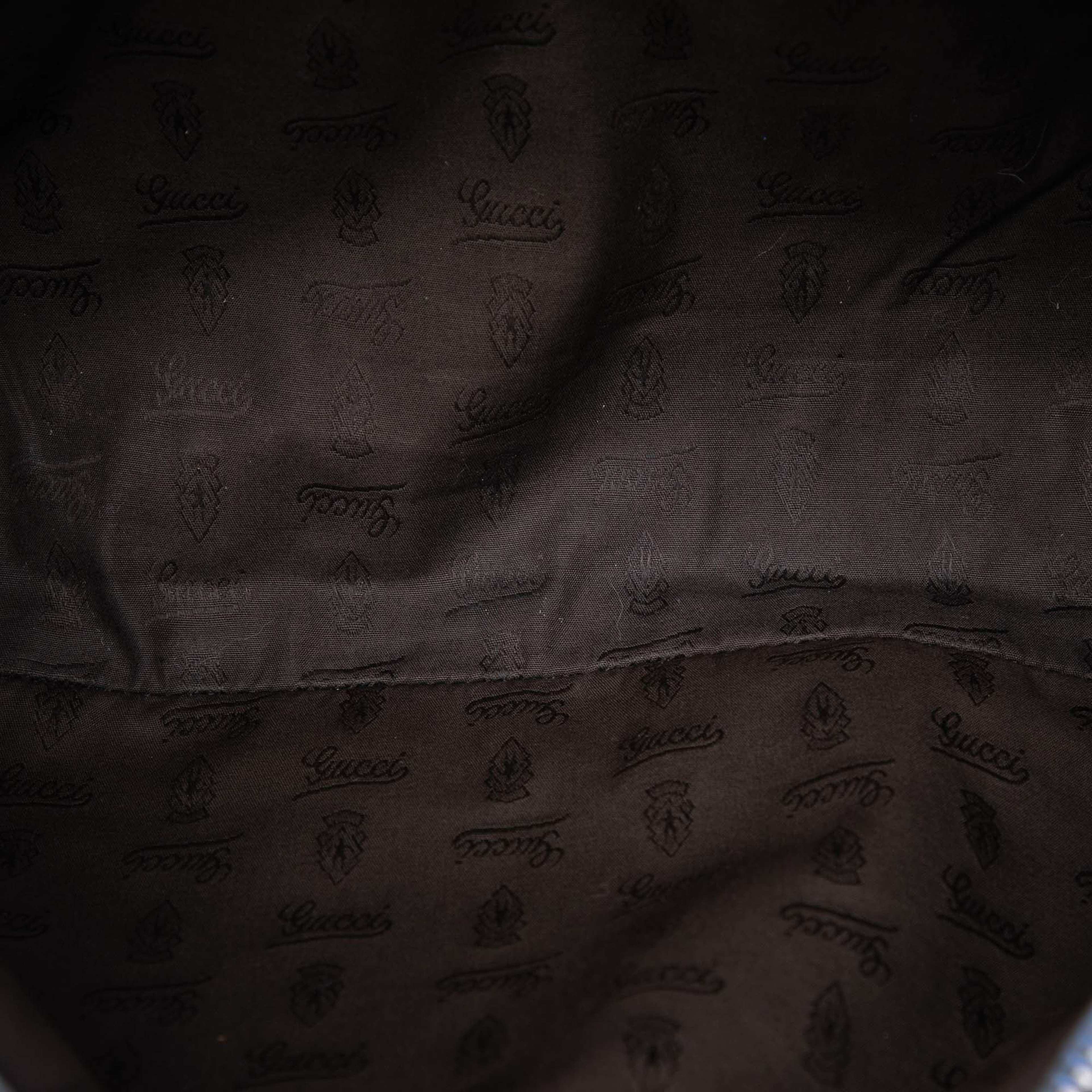 Gucci Gg Canvas Sukey Shoulder Bag, från Luxclusif, i färgen beige. Klicka för att öppna bilden i stort format