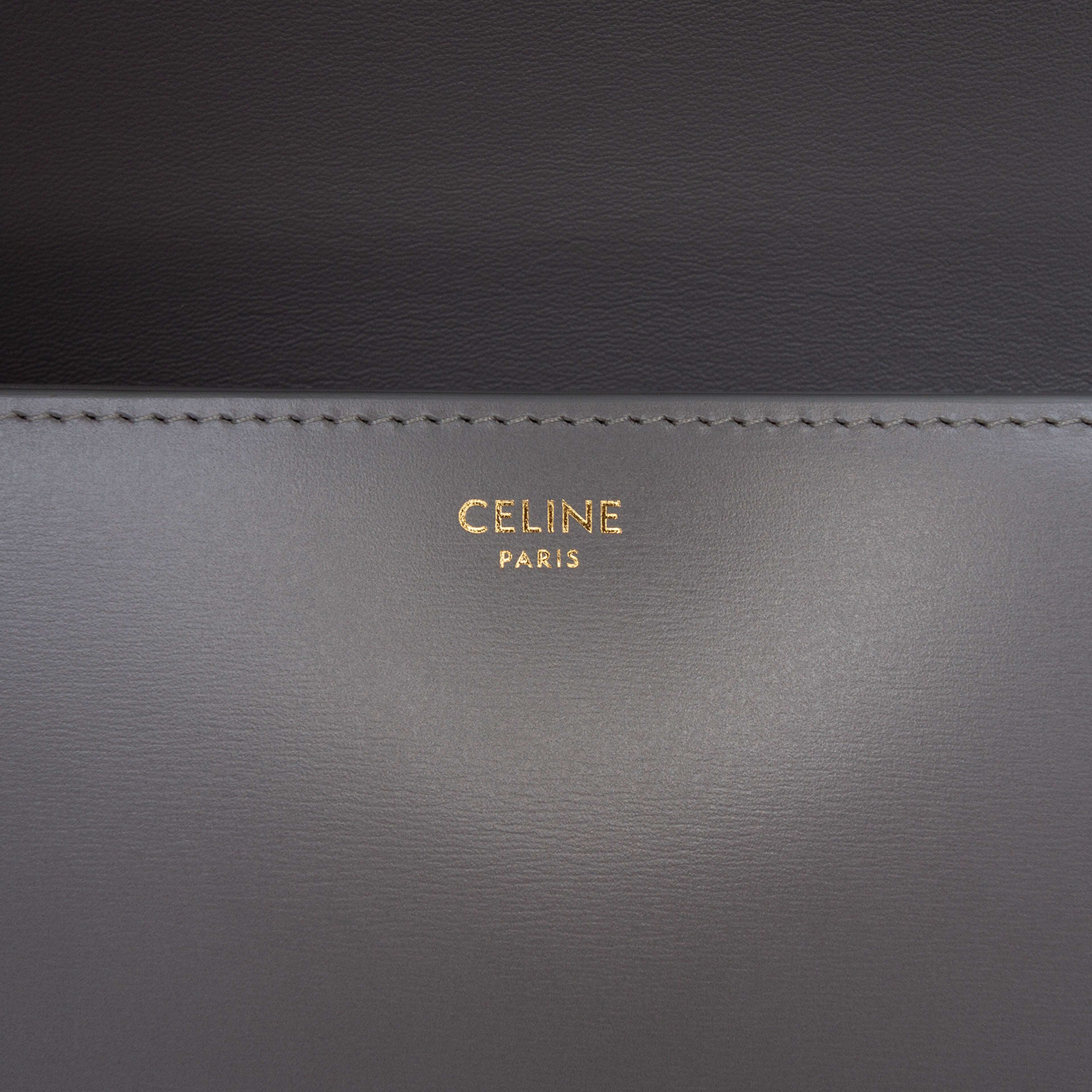 Celine Classique Shiny Calfskin Triomphe Crossbody, från Luxclusif, i färgen dark gray. Klicka för att öppna bilden i stort format