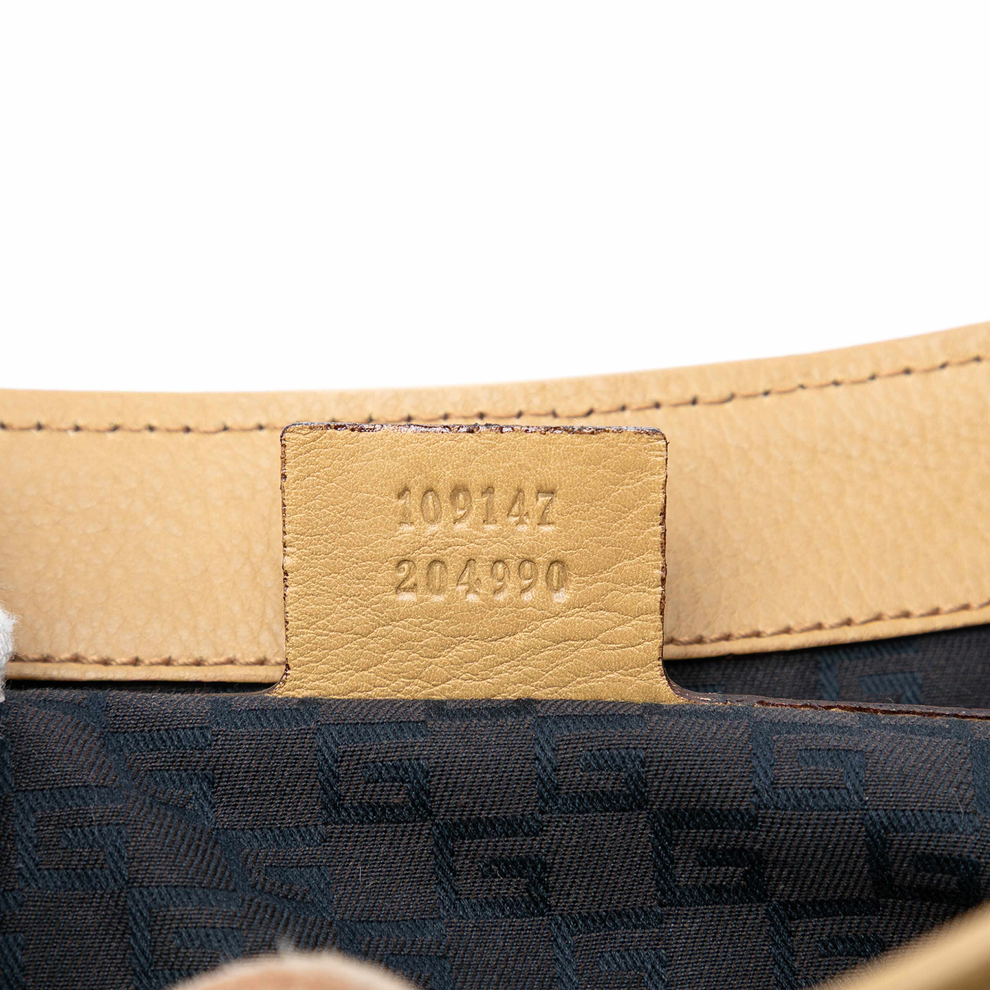 Gucci Leather Drawstring Shoulder Bag, från Luxclusif, i färgen beige. Klicka för att öppna bilden i stort format