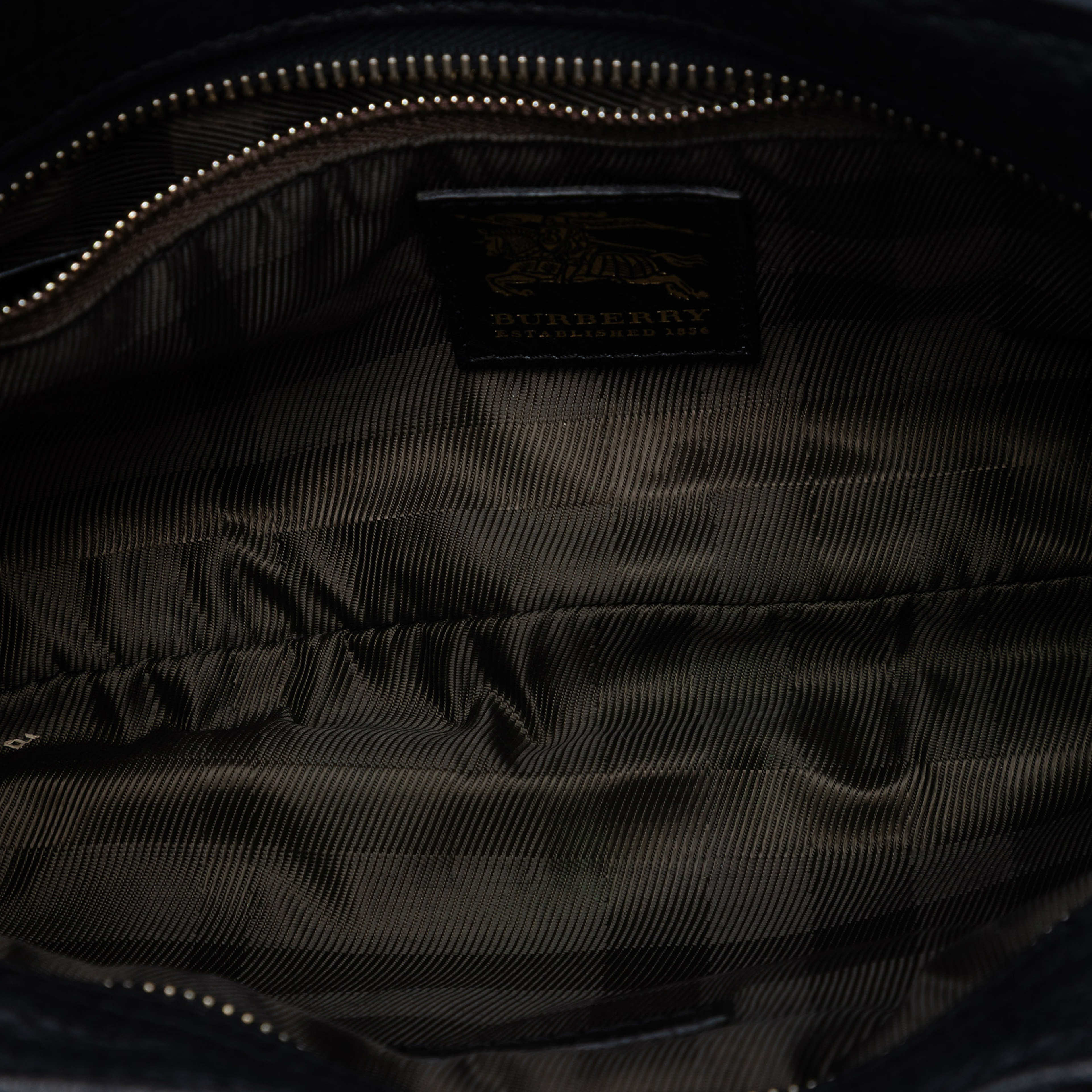 Burberry Quilted House Check Canvas Cinda Shoulder Bag, från Luxclusif, i färgen beige. Klicka för att öppna bilden i stort format