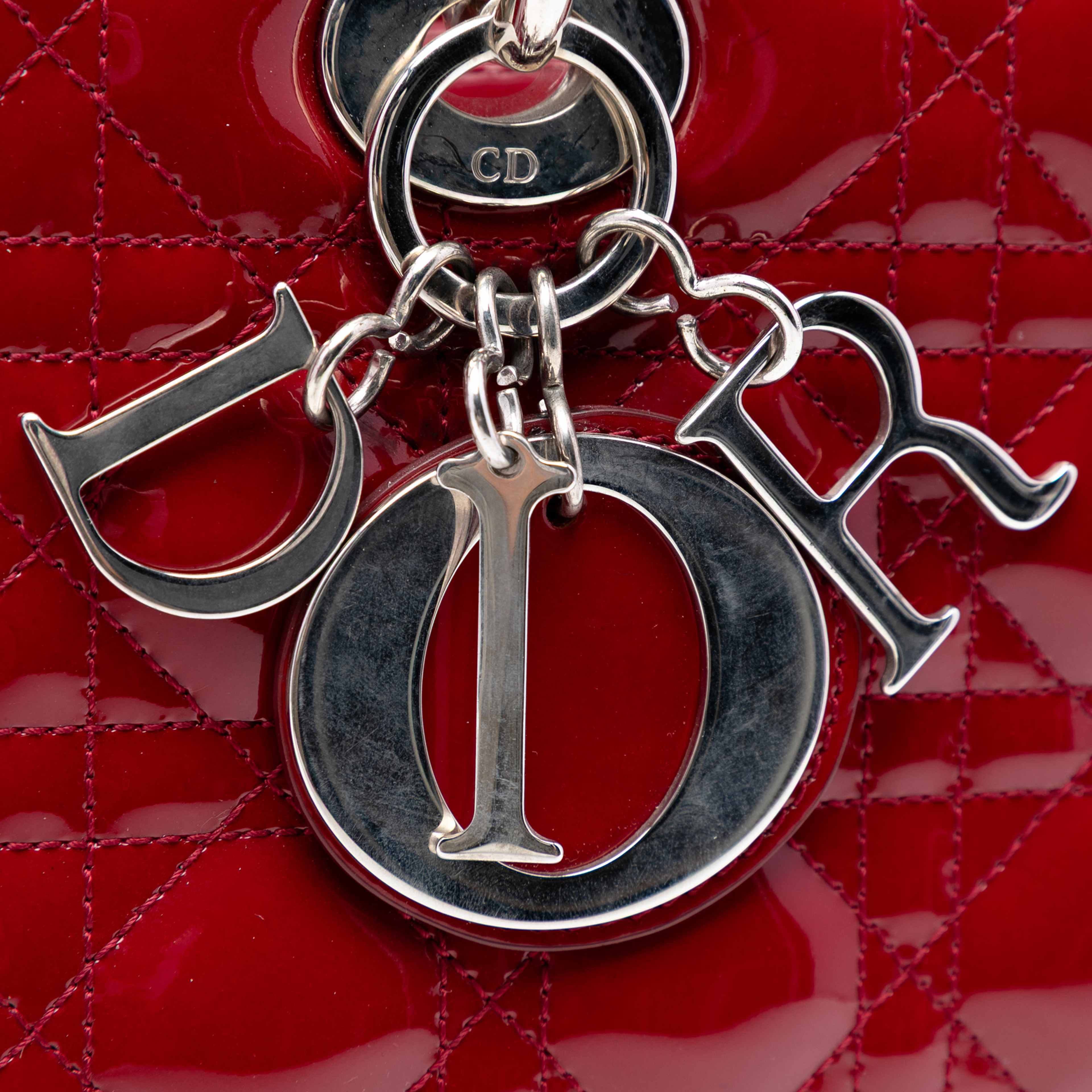 Dior Large Patent Cannage Lady Dior, från Luxclusif, i färgen red. Klicka för att öppna bilden i stort format