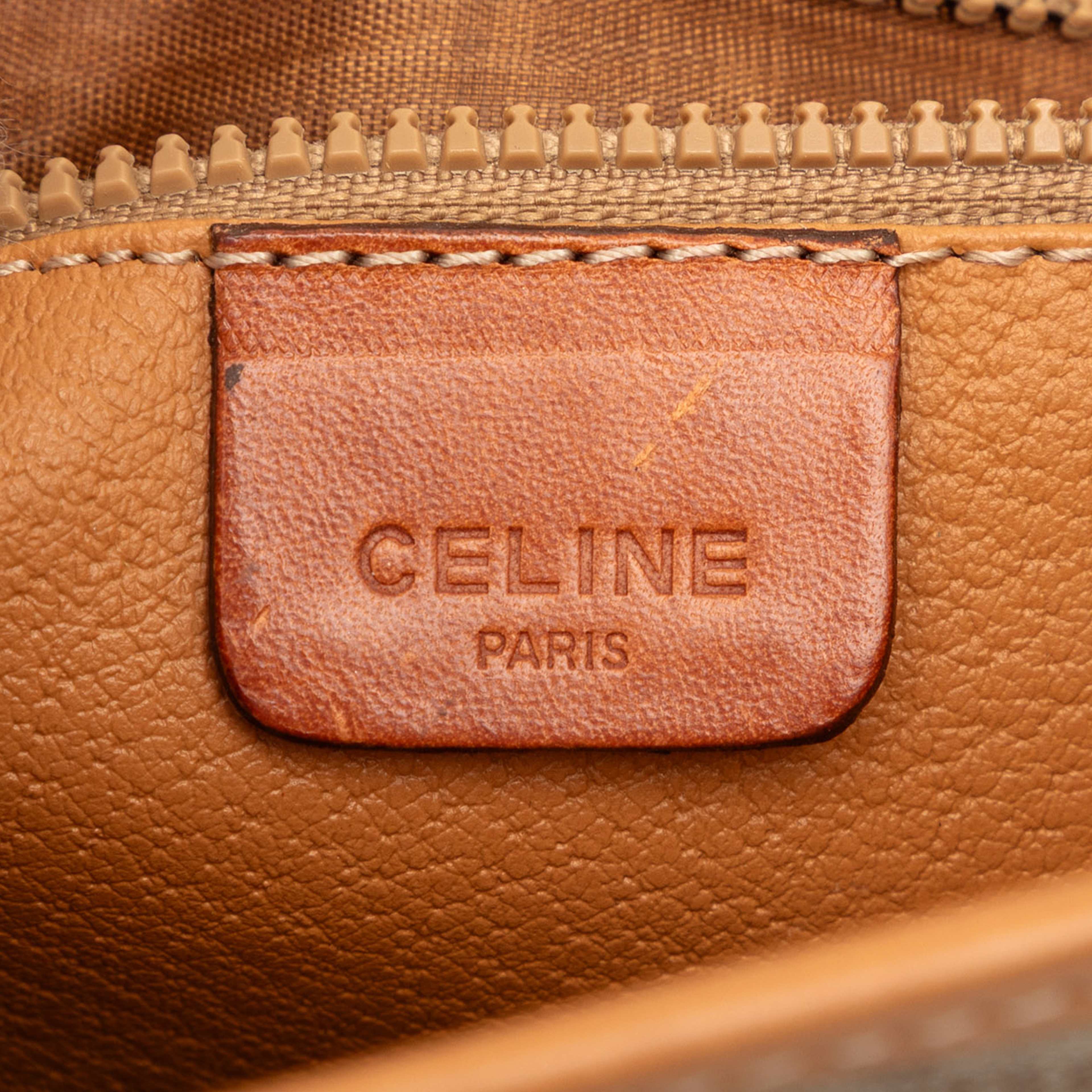Celine Macadam Coated Canvas Crossbody, från Luxclusif, i färgen beige. Klicka för att öppna bilden i stort format