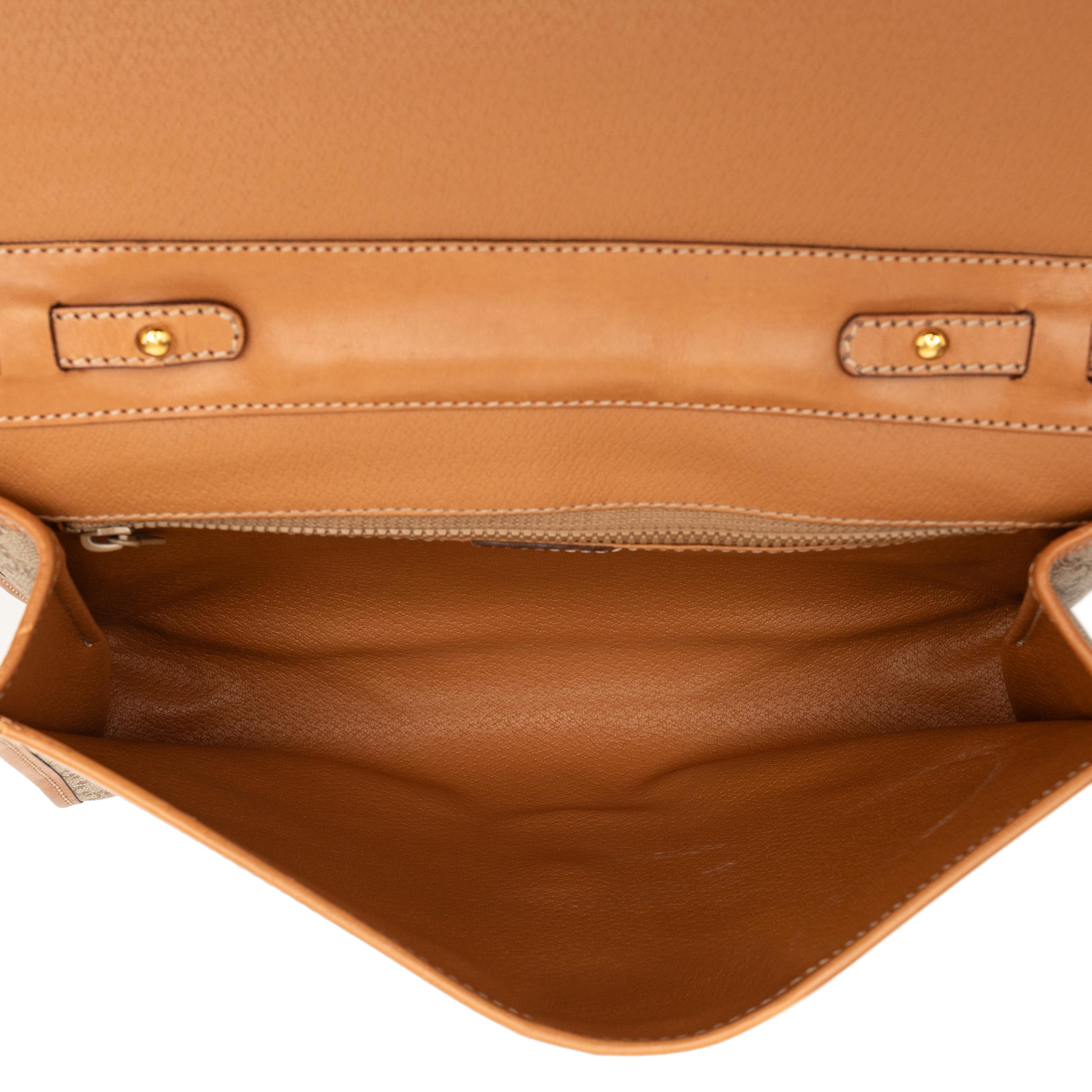 Celine Macadam Coated Canvas Crossbody, från Luxclusif, i färgen beige. Klicka för att öppna bilden i stort format