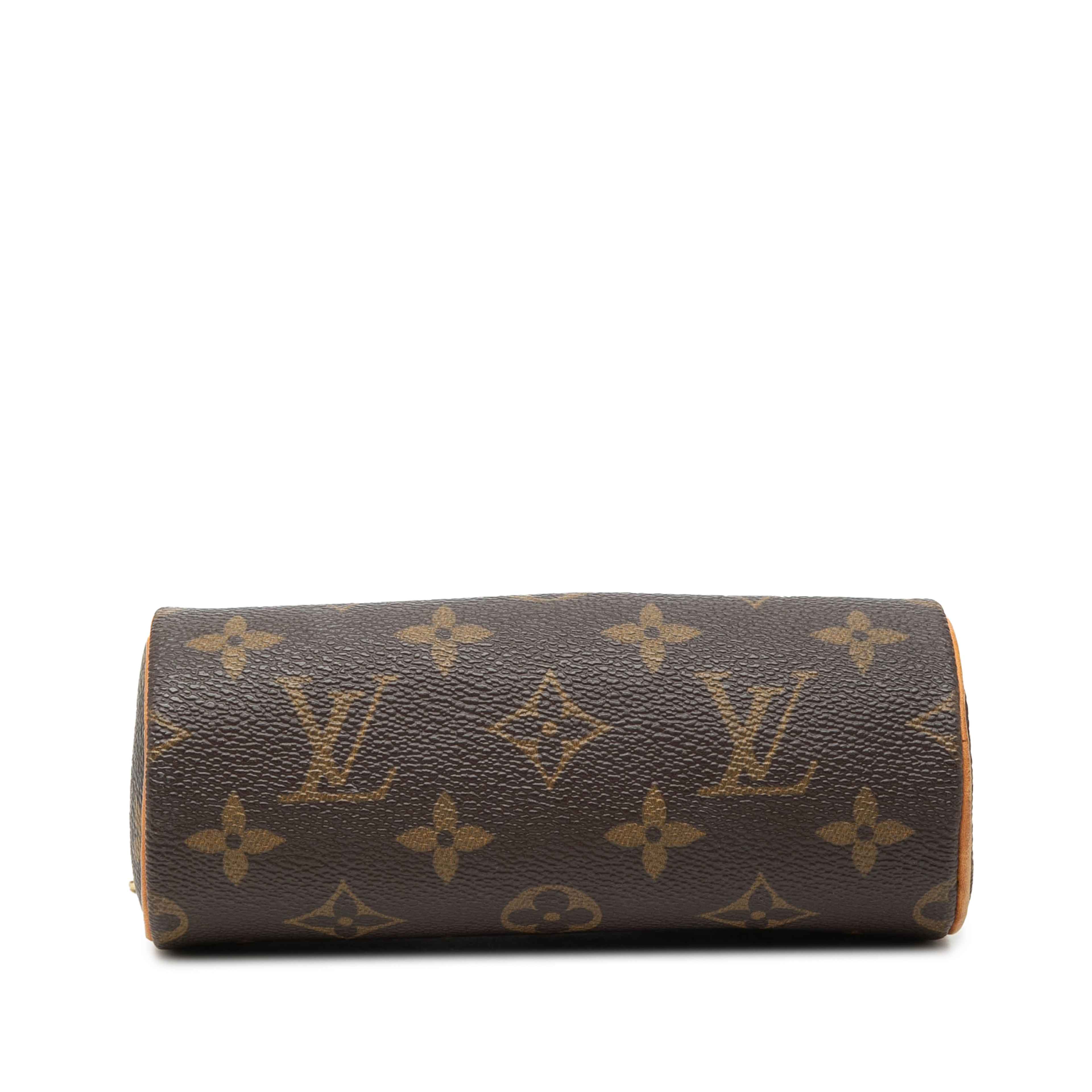 Louis Vuitton Monogram Papillon Pochette, från Luxclusif, i färgen brown. Klicka för att öppna bilden i stort format