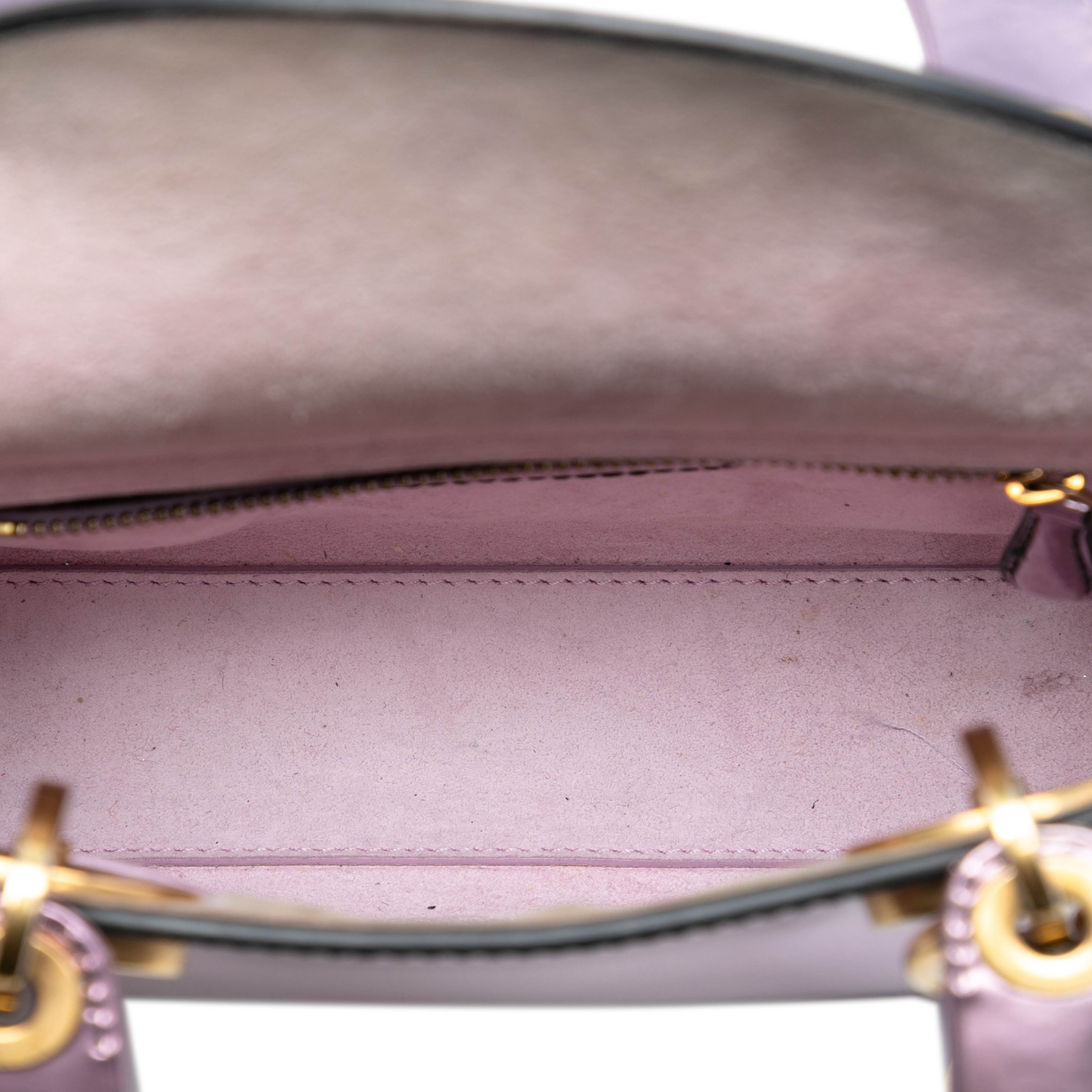 Dior Mini Metallic Patent Lady Dior, från Luxclusif, i färgen pink. Klicka för att öppna bilden i stort format