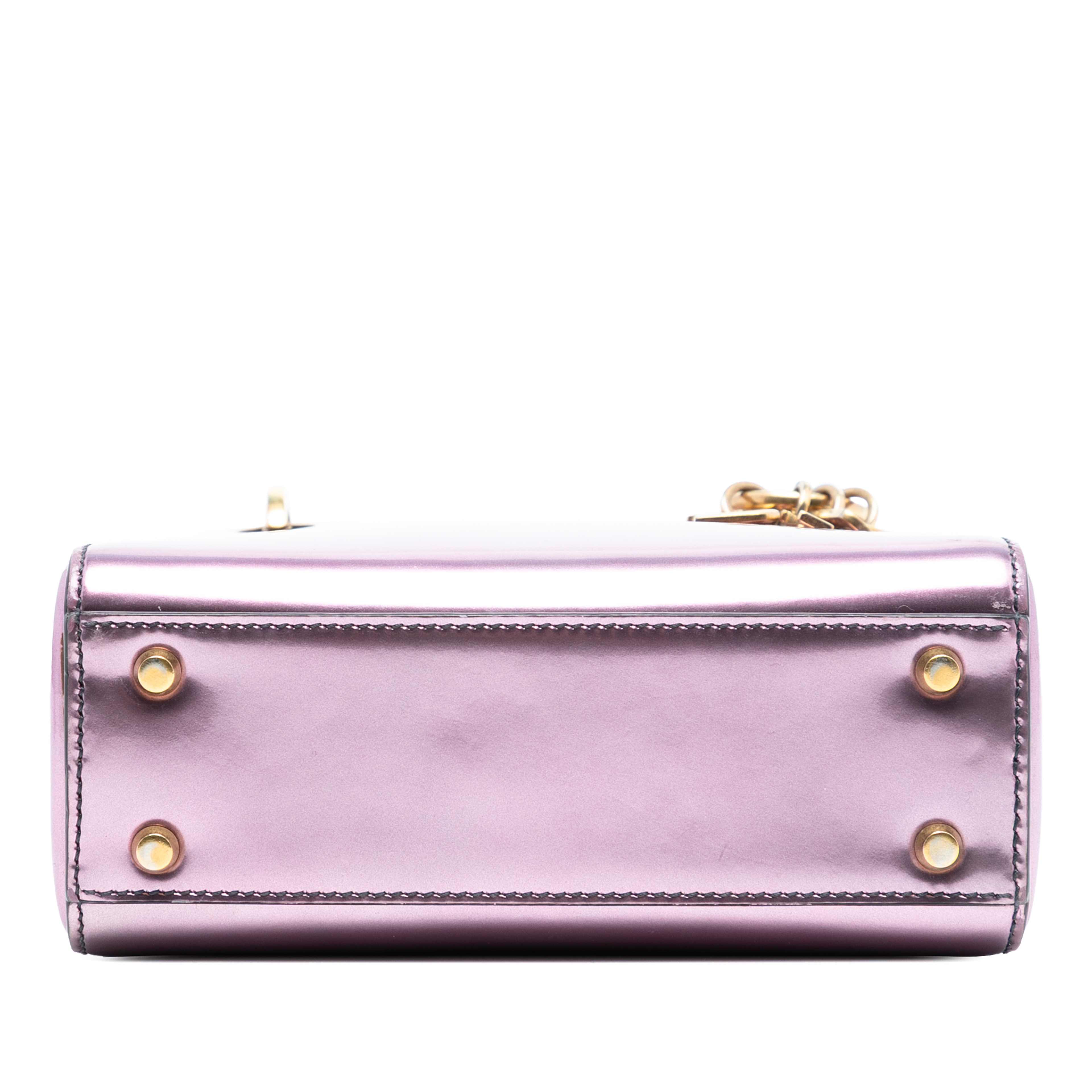 Dior Mini Metallic Patent Lady Dior, från Luxclusif, i färgen pink. Klicka för att öppna bilden i stort format