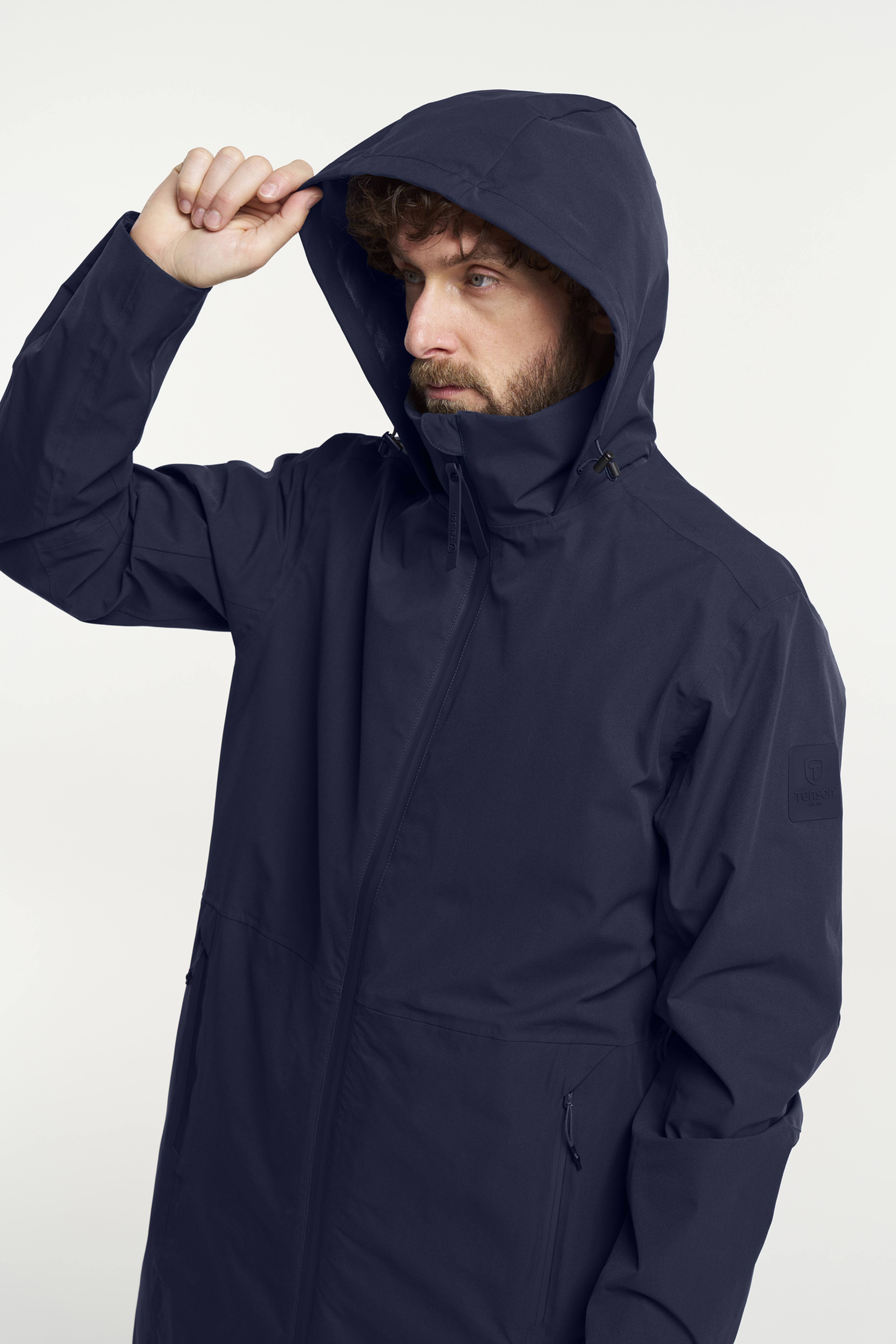 Cloudburst Coat Men, från Tenson, i färgen mörk marinblå. Klicka för att öppna bilden i stort format