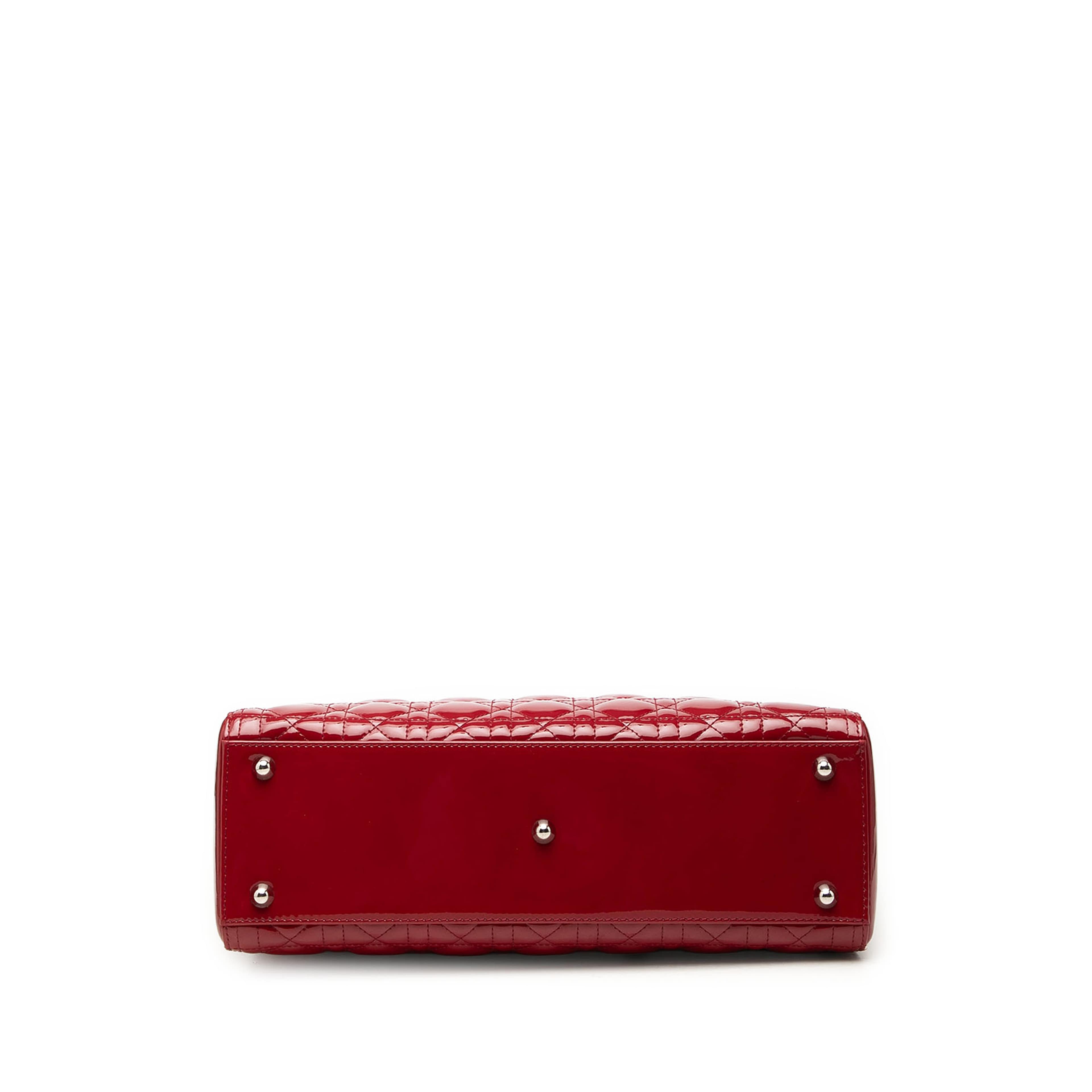 Dior Large Patent Cannage Lady Dior, från Luxclusif, i färgen röd. Klicka för att öppna bilden i stort format