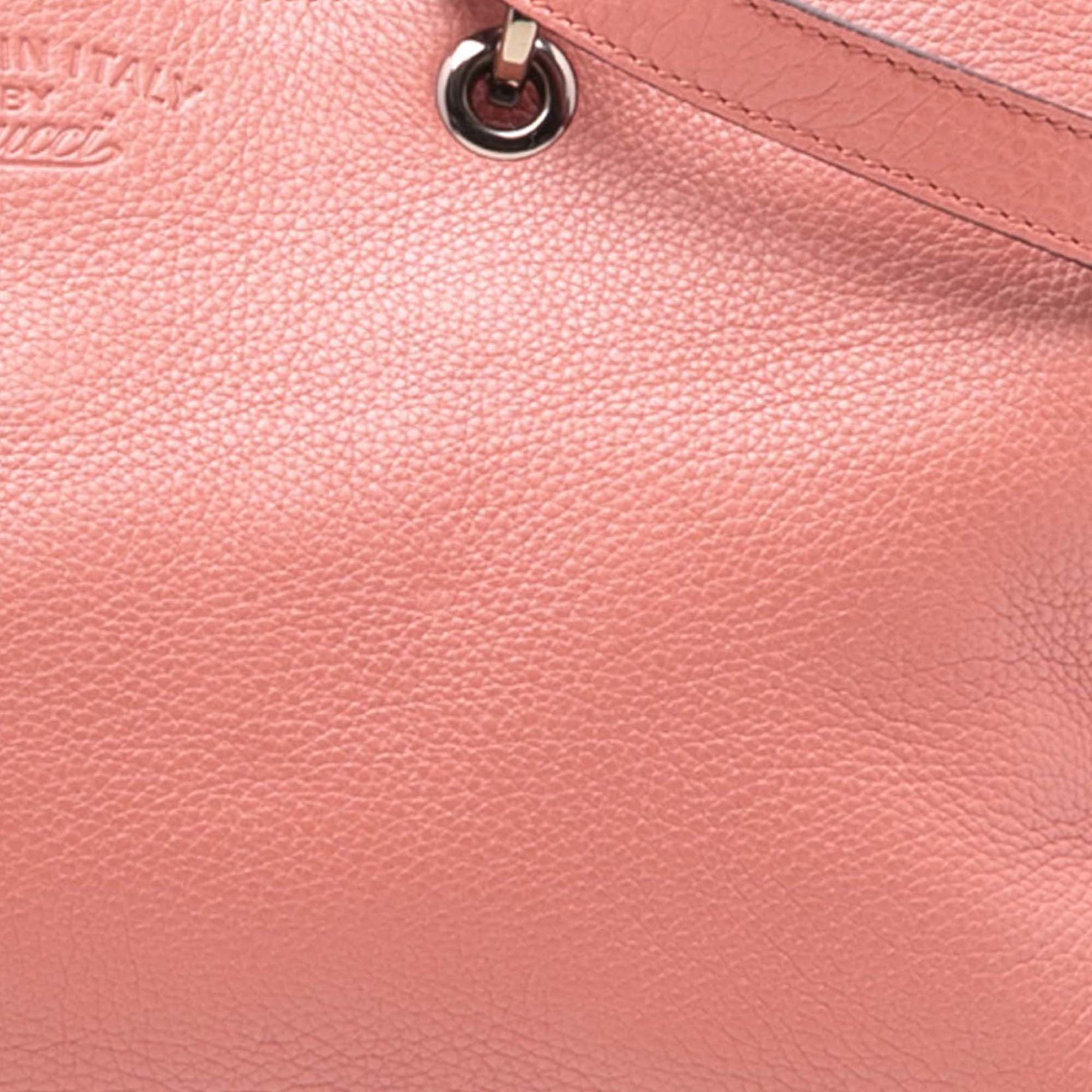 Gucci Medium Calfskin Bamboo Shopper Satchel, från Luxclusif, i färgen rosa. Klicka för att öppna bilden i stort format