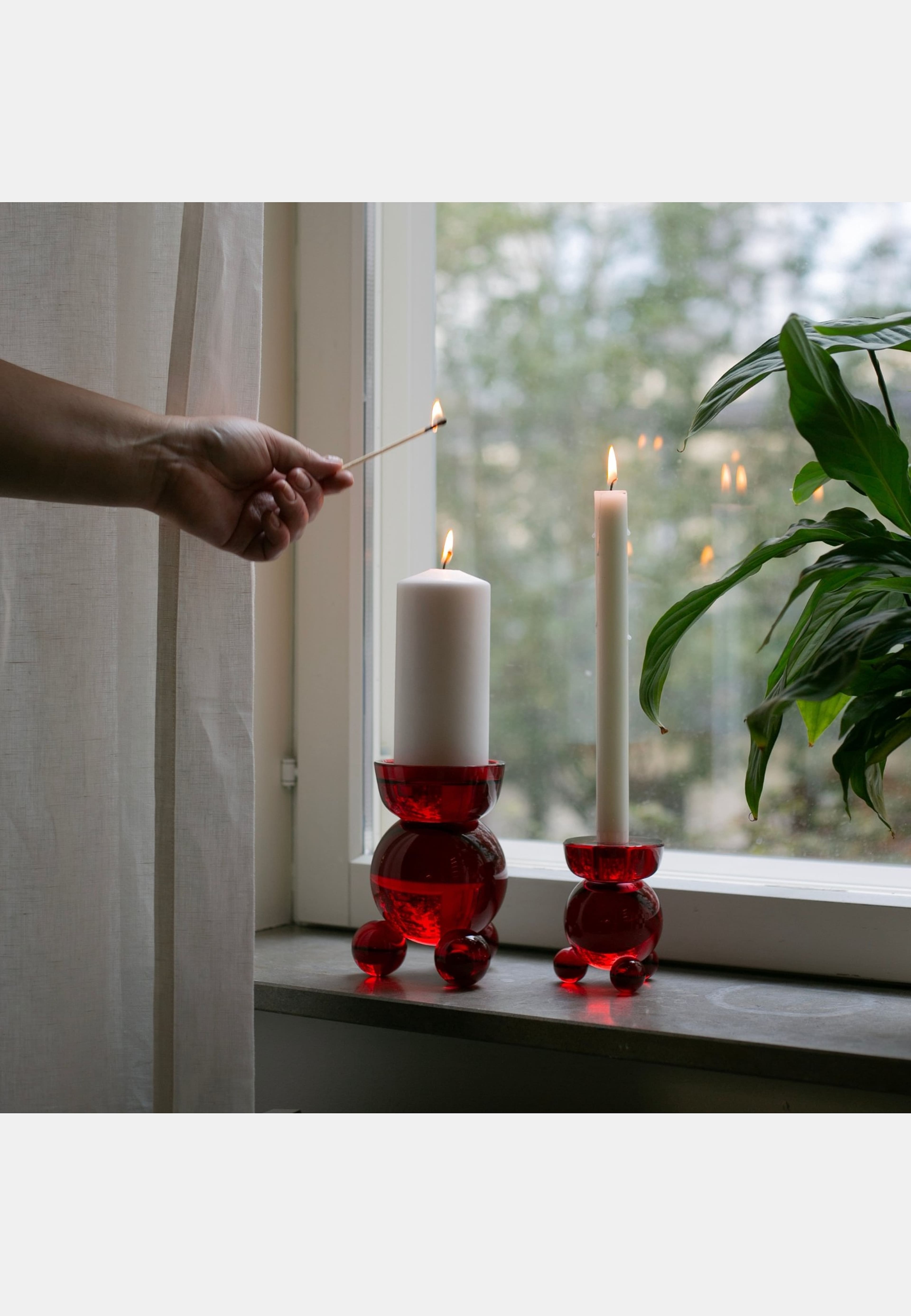 Ljusstake Dt Kulan S, från Created by Designtorget, i färgen röd. Klicka för att öppna bilden i stort format