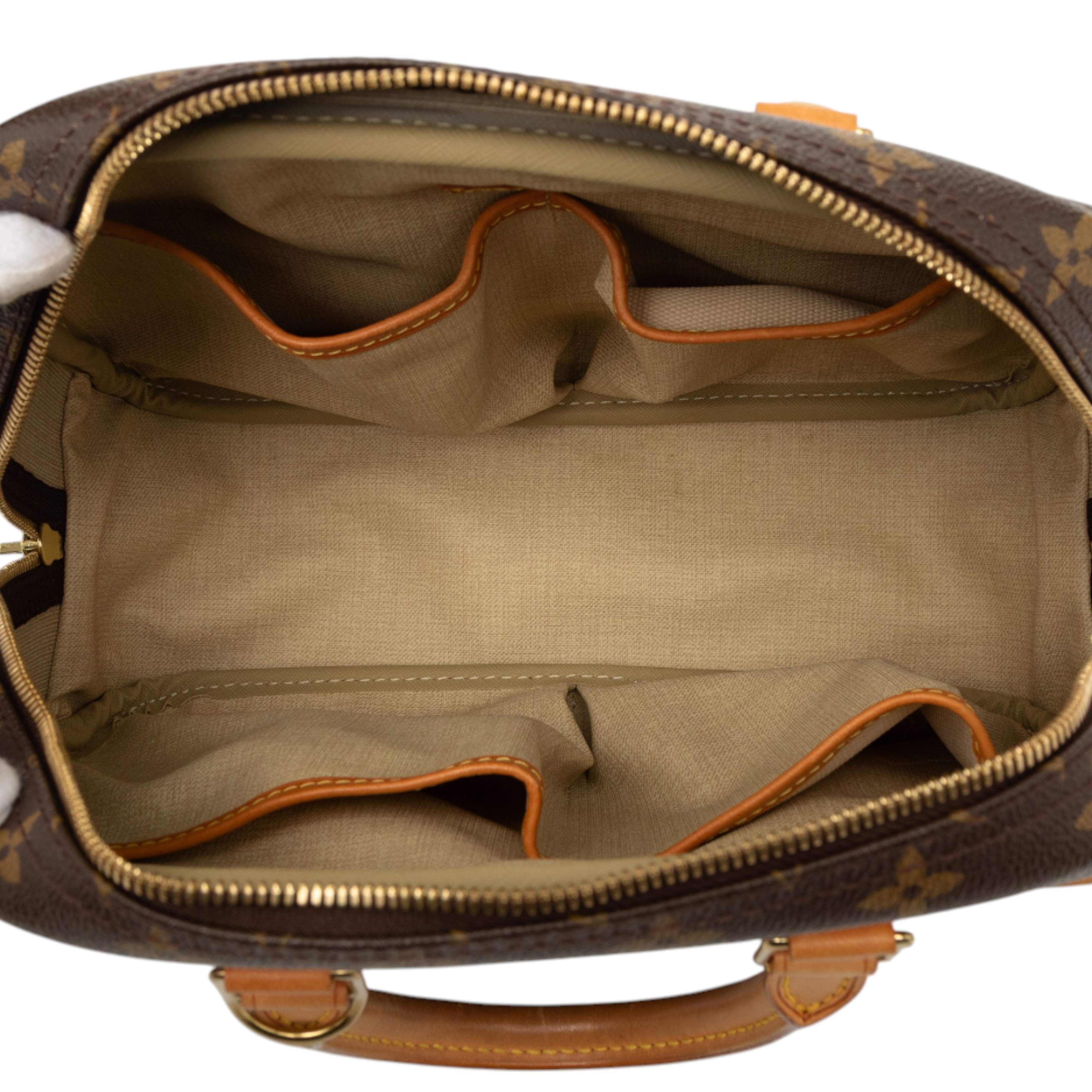 Louis Vuitton Monogram Trouville, från Luxclusif, i färgen brown. Klicka för att öppna bilden i stort format