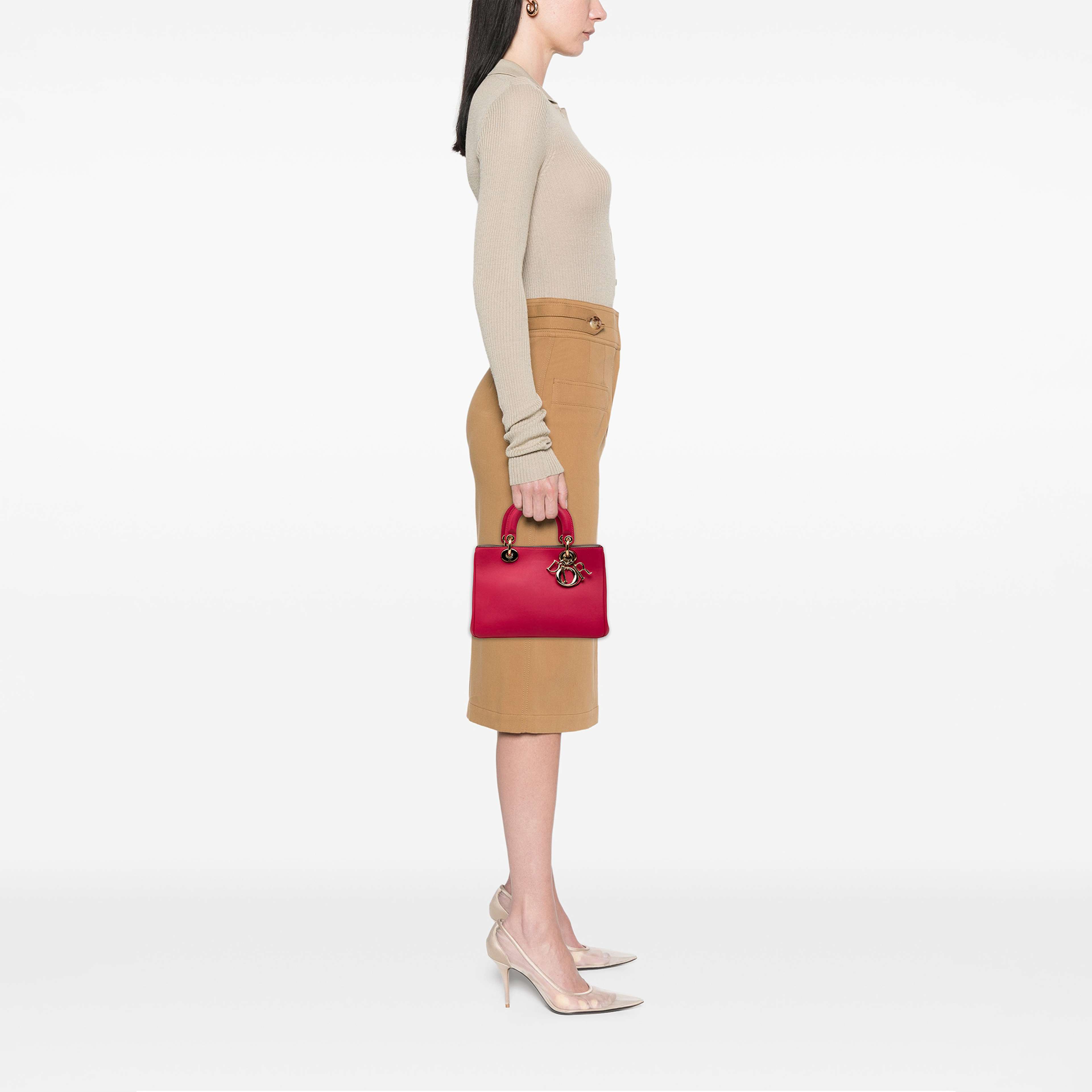 Dior Mini Leather Diorissimo Satchel, från Luxclusif, i färgen rosa. Klicka för att öppna bilden i stort format