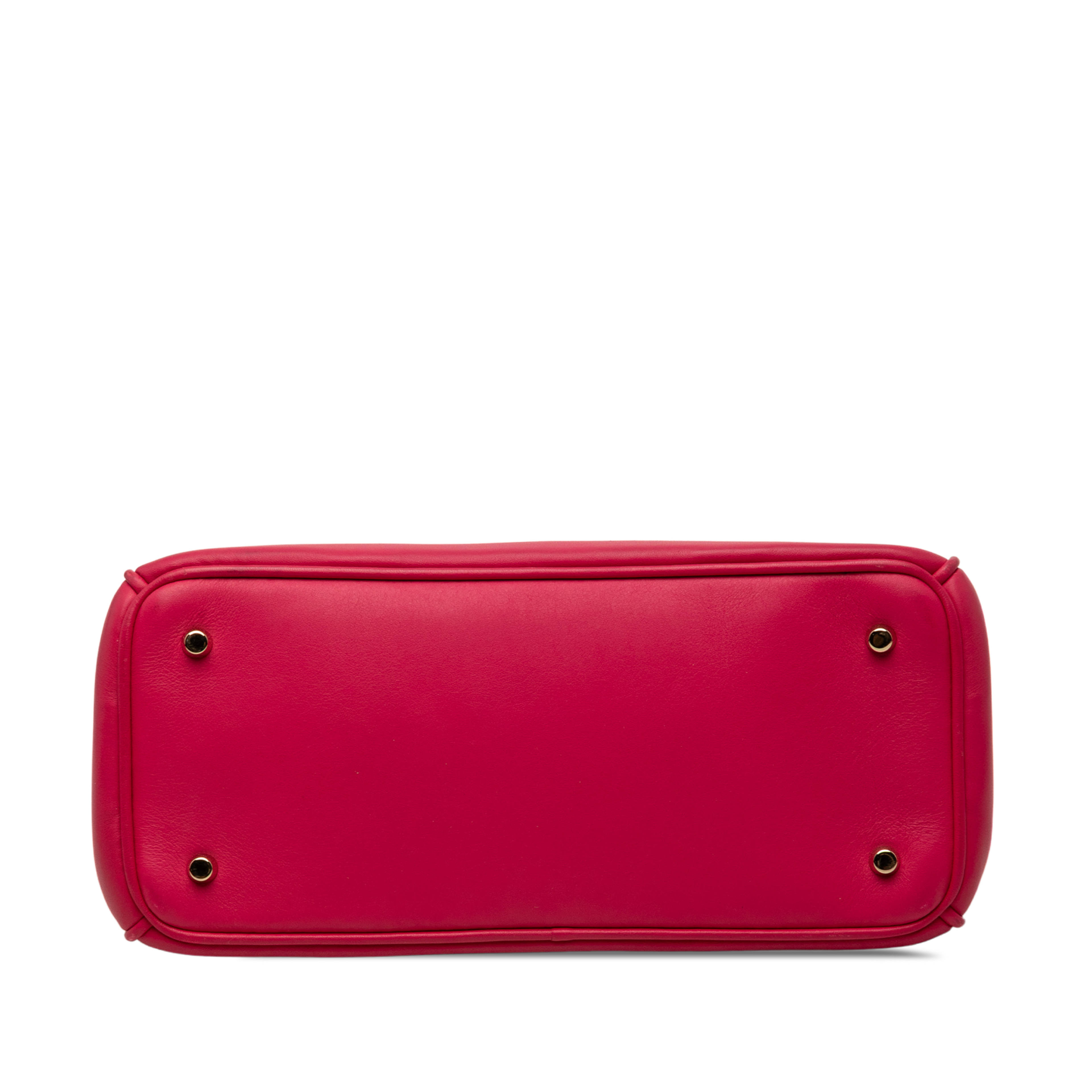 Dior Mini Leather Diorissimo Satchel, från Luxclusif, i färgen rosa. Klicka för att öppna bilden i stort format