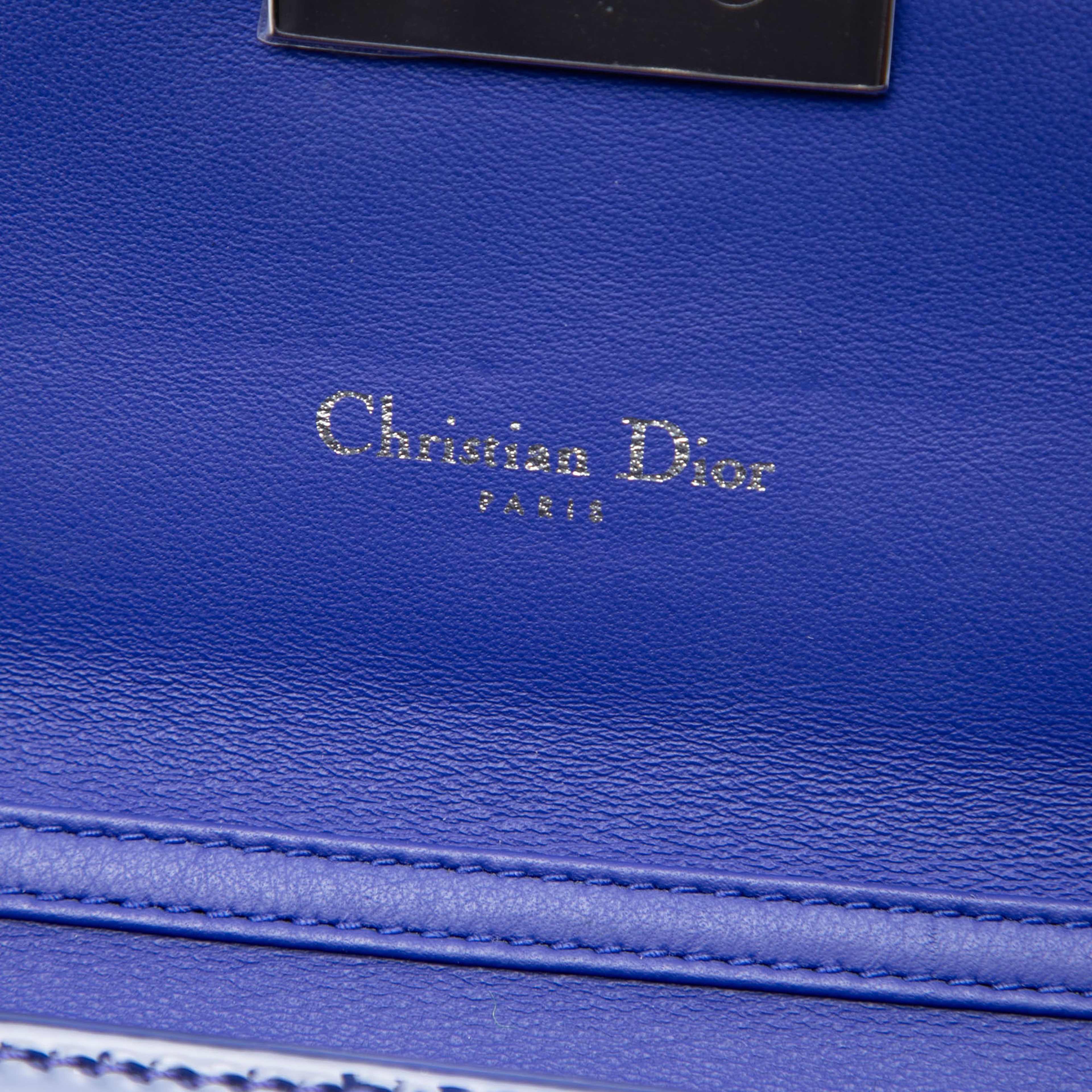 Dior Patent Cannage Miss Dior Wallet On Chain, från Luxclusif, i färgen blå. Klicka för att öppna bilden i stort format