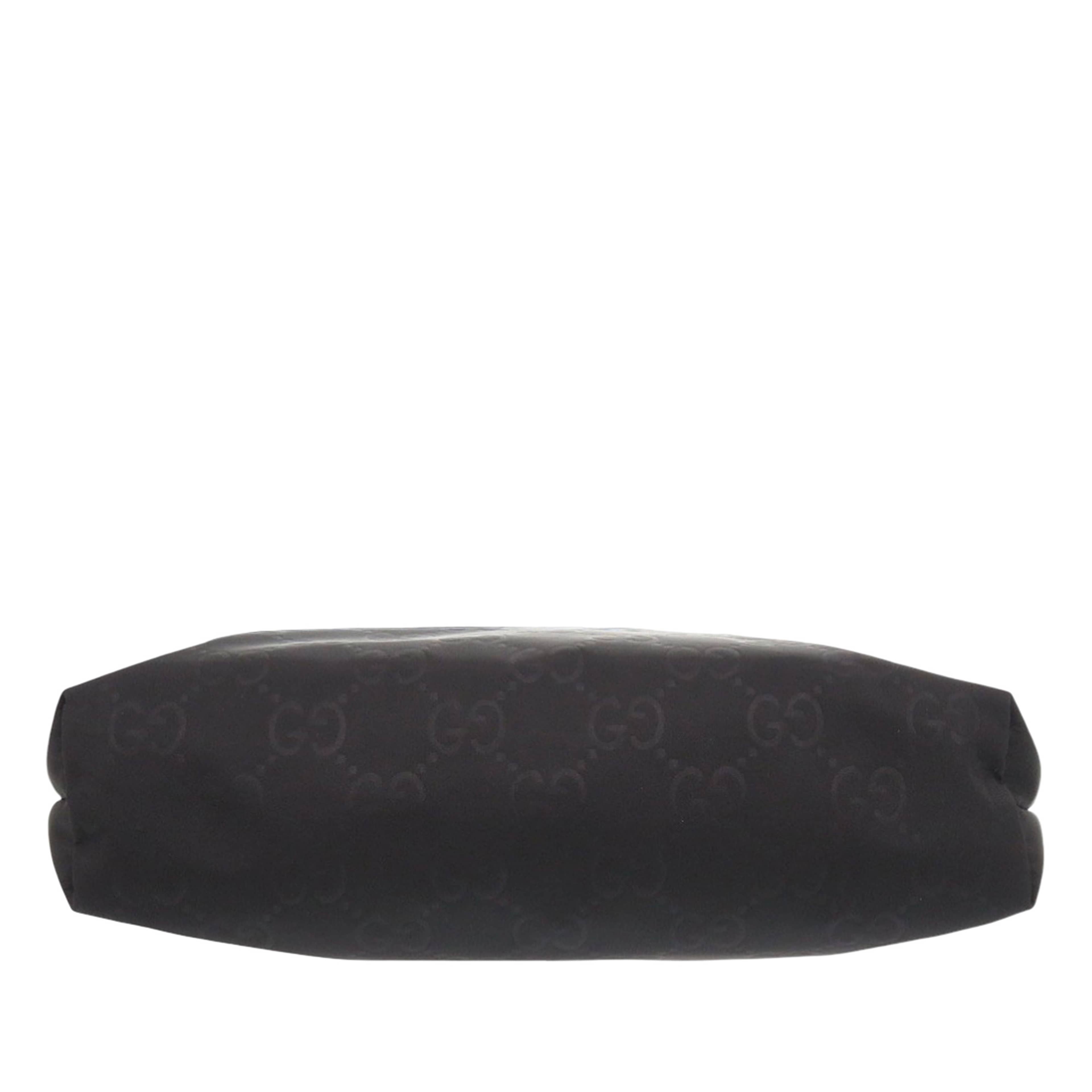 Gucci Gg Nylon Crossbody, från Luxclusif, i färgen black. Klicka för att öppna bilden i stort format