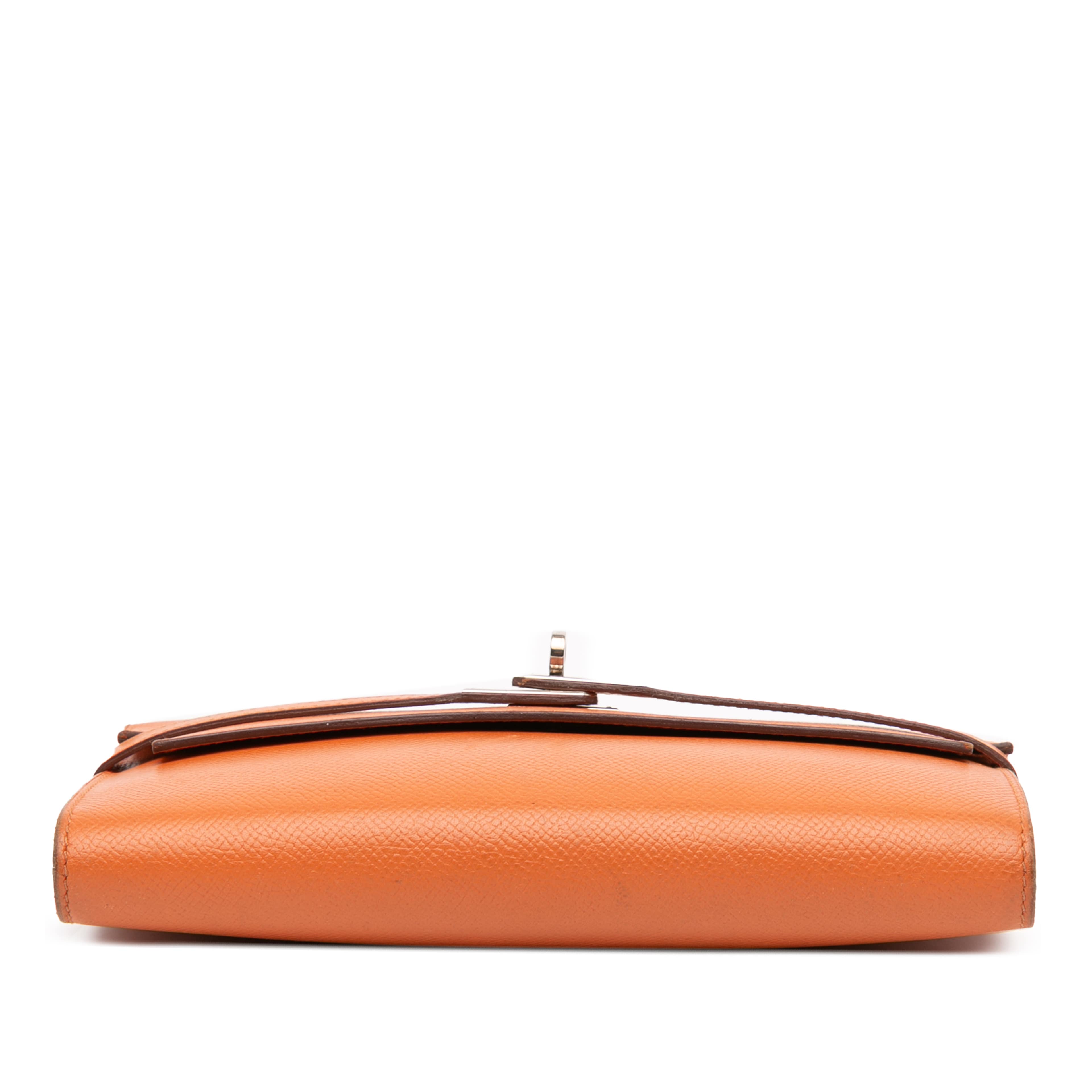 Hermès Epsom Kelly Longue Wallet, från Luxclusif, i färgen orange. Klicka för att öppna bilden i stort format