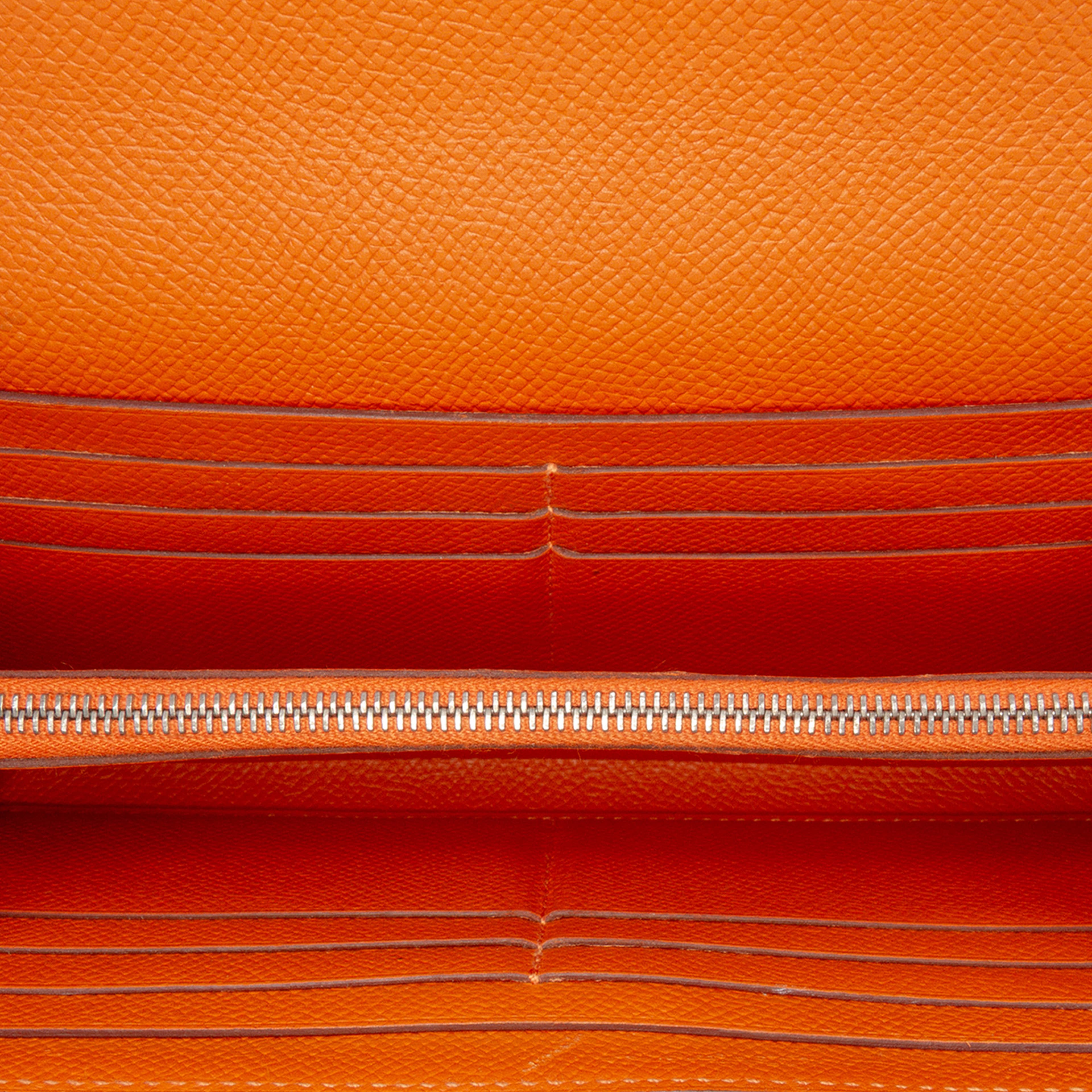Hermès Epsom Kelly Longue Wallet, från Luxclusif, i färgen orange. Klicka för att öppna bilden i stort format