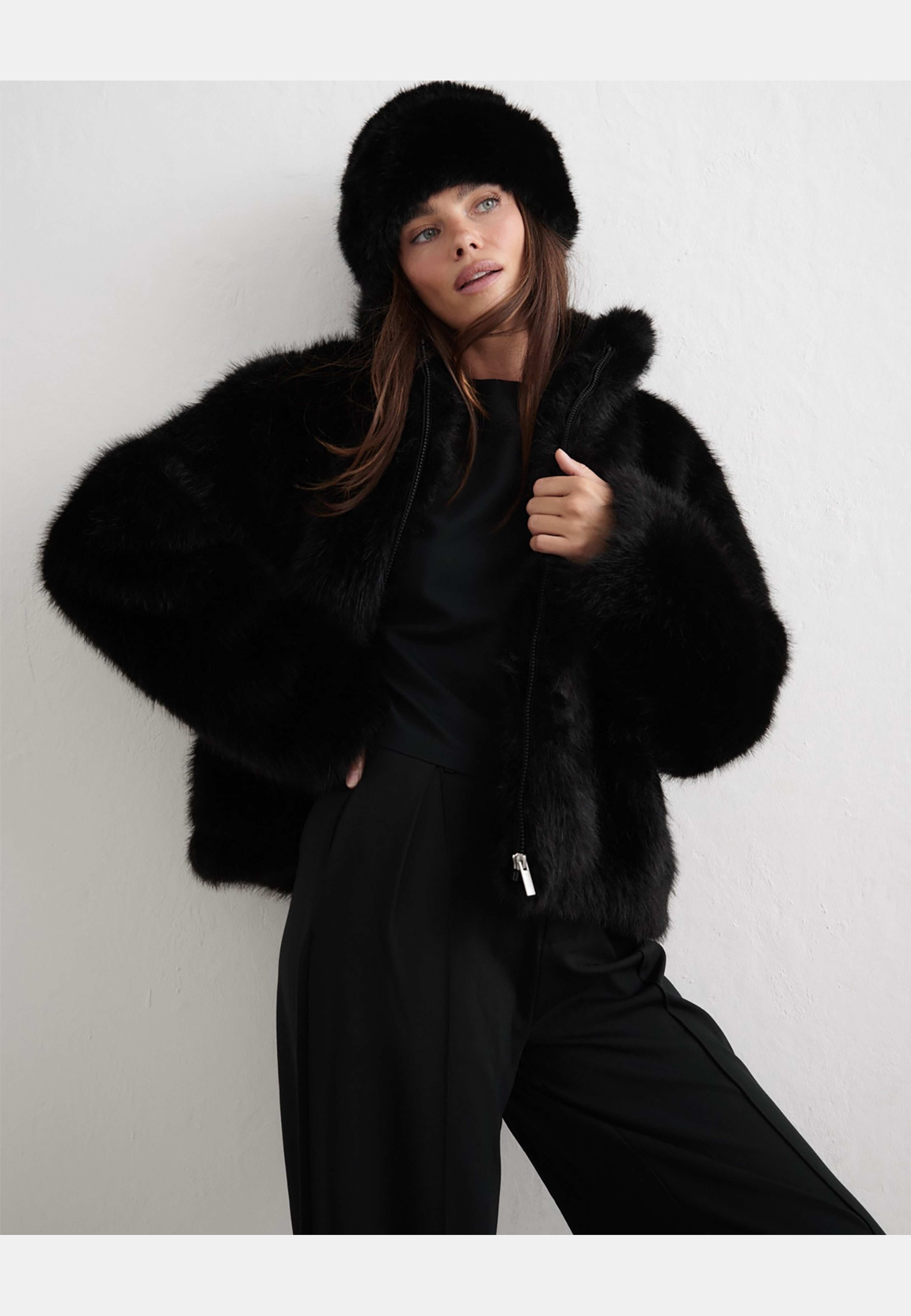 Faux Fur Jacket, från aim'n, i färgen black. Klicka för att öppna bilden i stort format