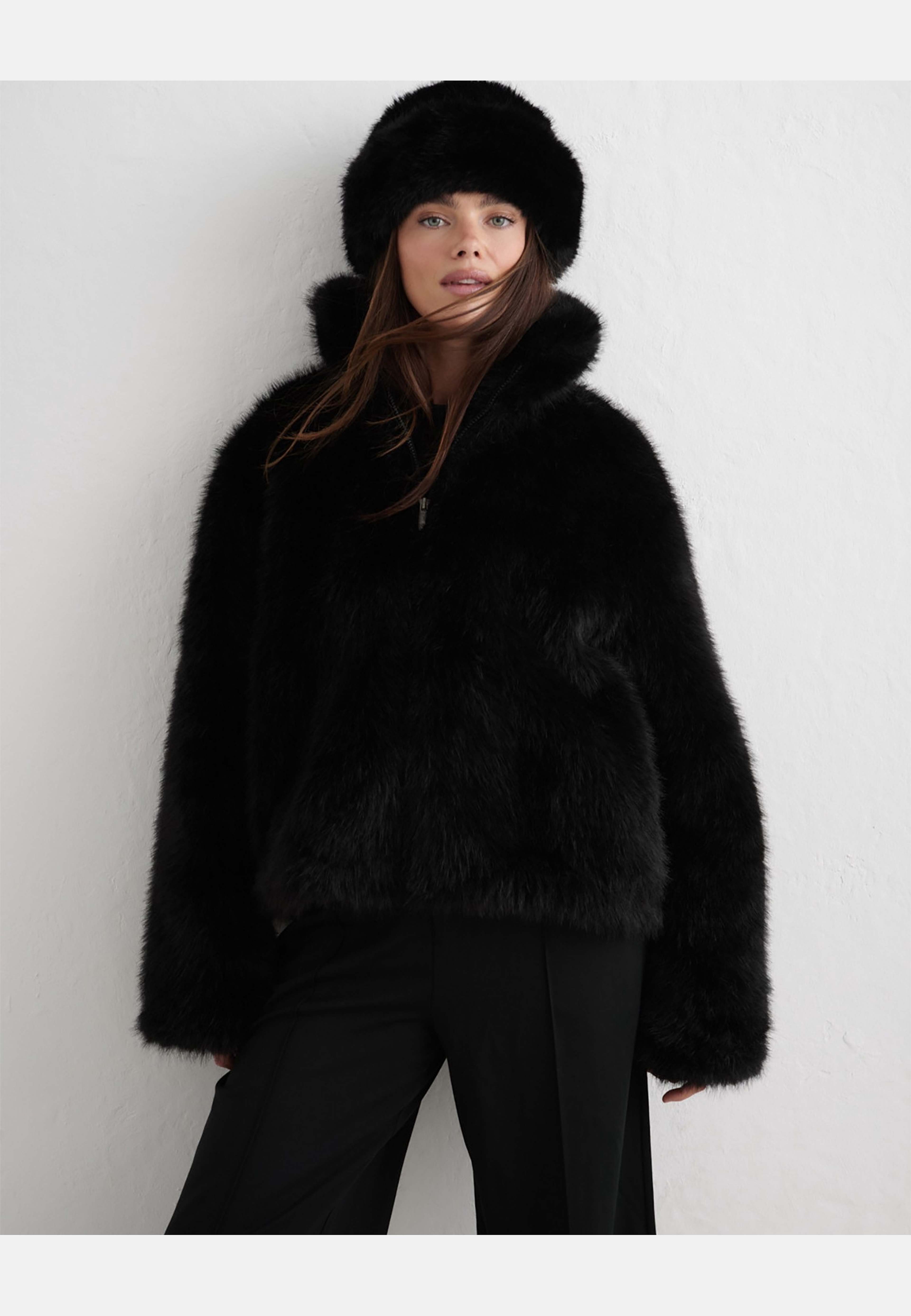 Faux Fur Jacket, från aim'n, i färgen black. Klicka för att öppna bilden i stort format