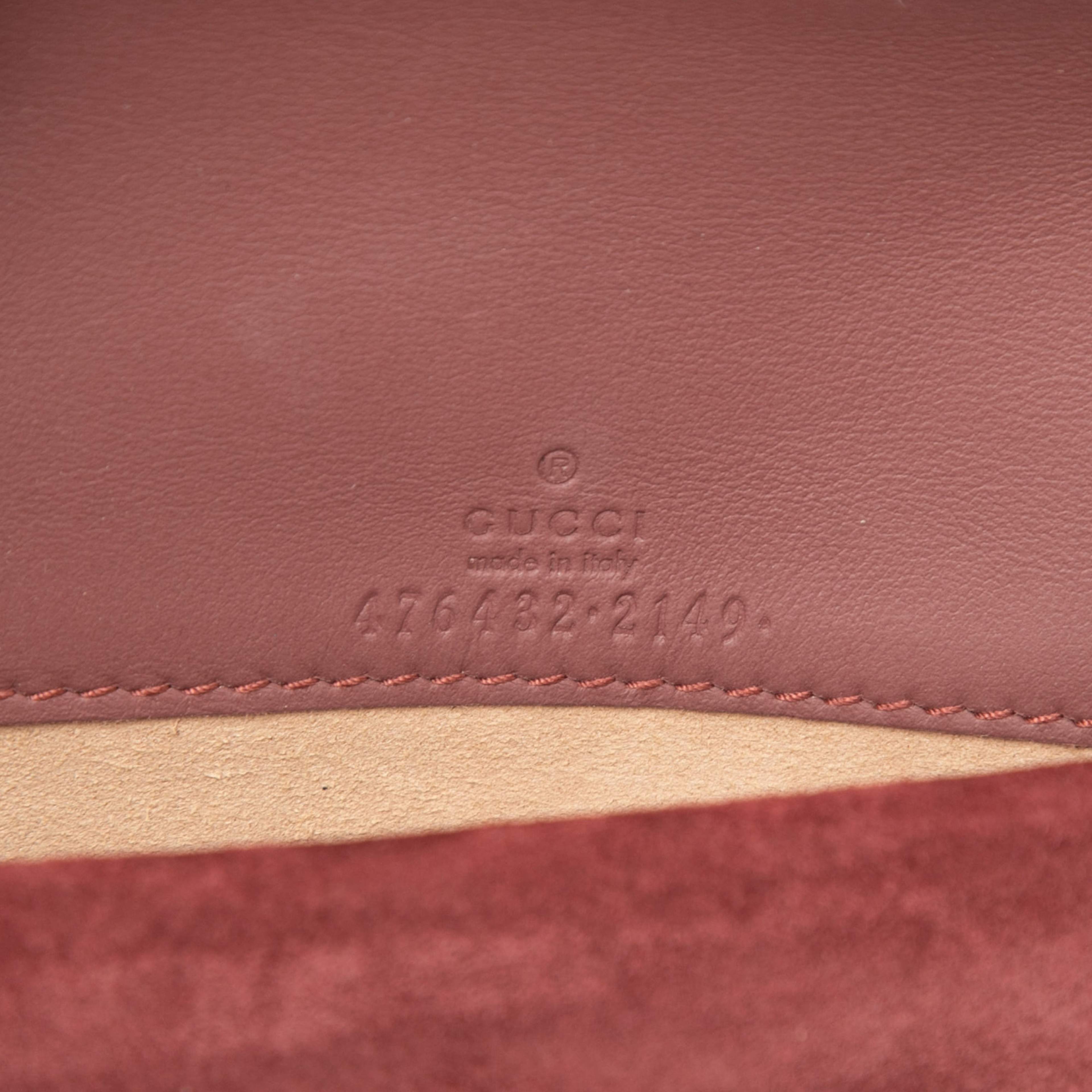 Gucci Mini Gg Supreme Blooms Dionysus Crossbody, från Luxclusif, i färgen beige. Klicka för att öppna bilden i stort format