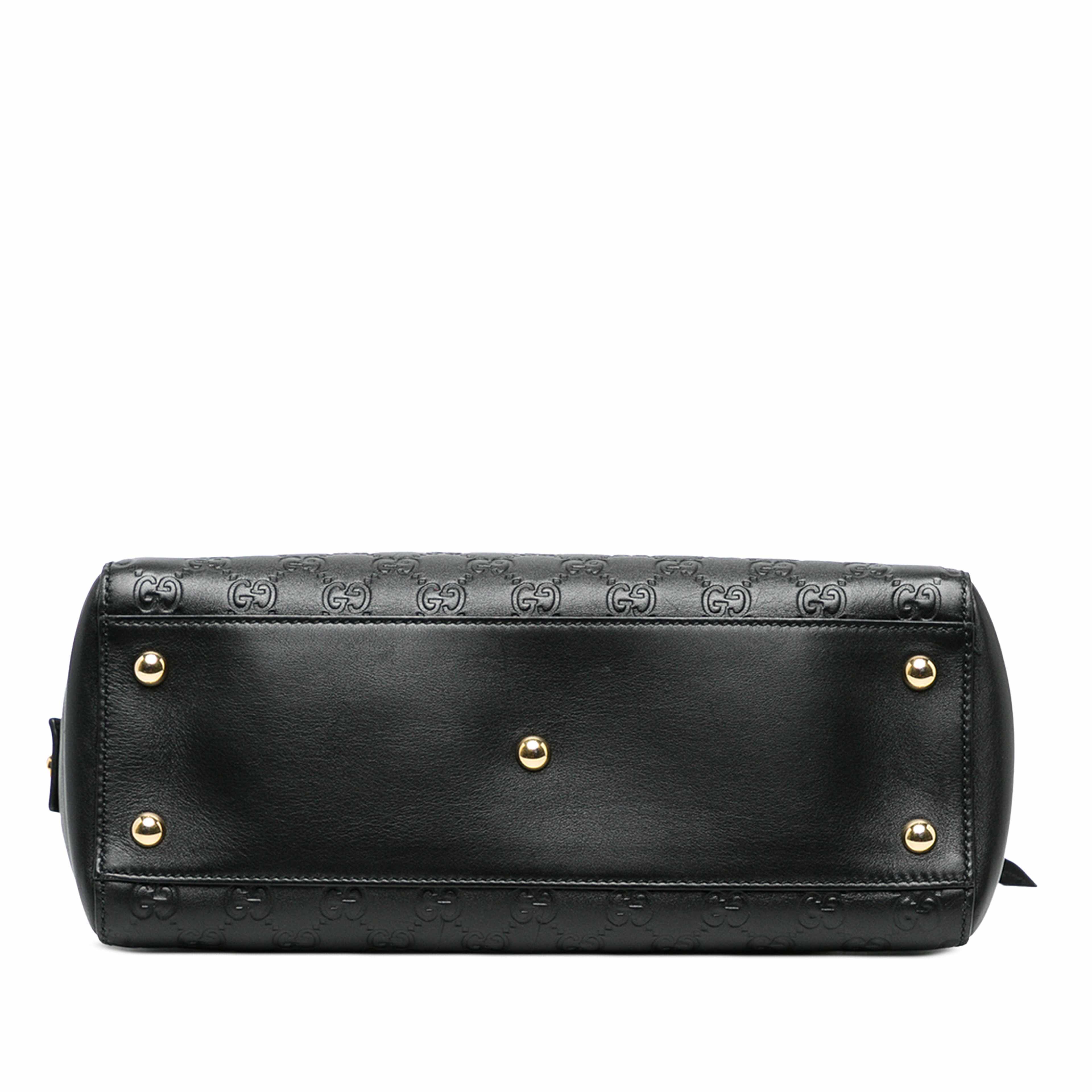 Gucci Medium Guccissima Soft Shoulder Bag, från Luxclusif, i färgen svart. Klicka för att öppna bilden i stort format