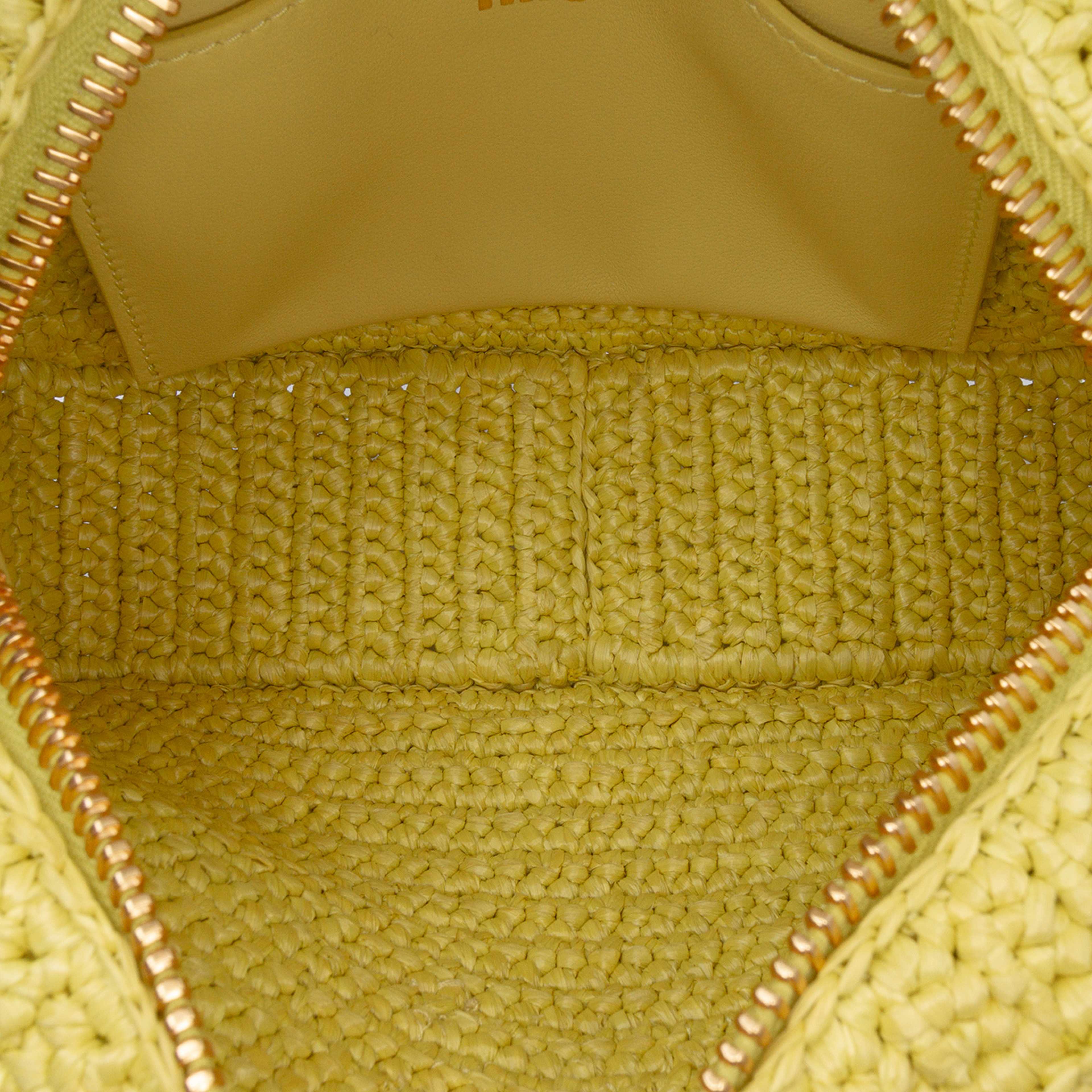 Miu Miu Raffia Crochet Arcadie Top Handle Bag, från Luxclusif, i färgen yellow. Klicka för att öppna bilden i stort format