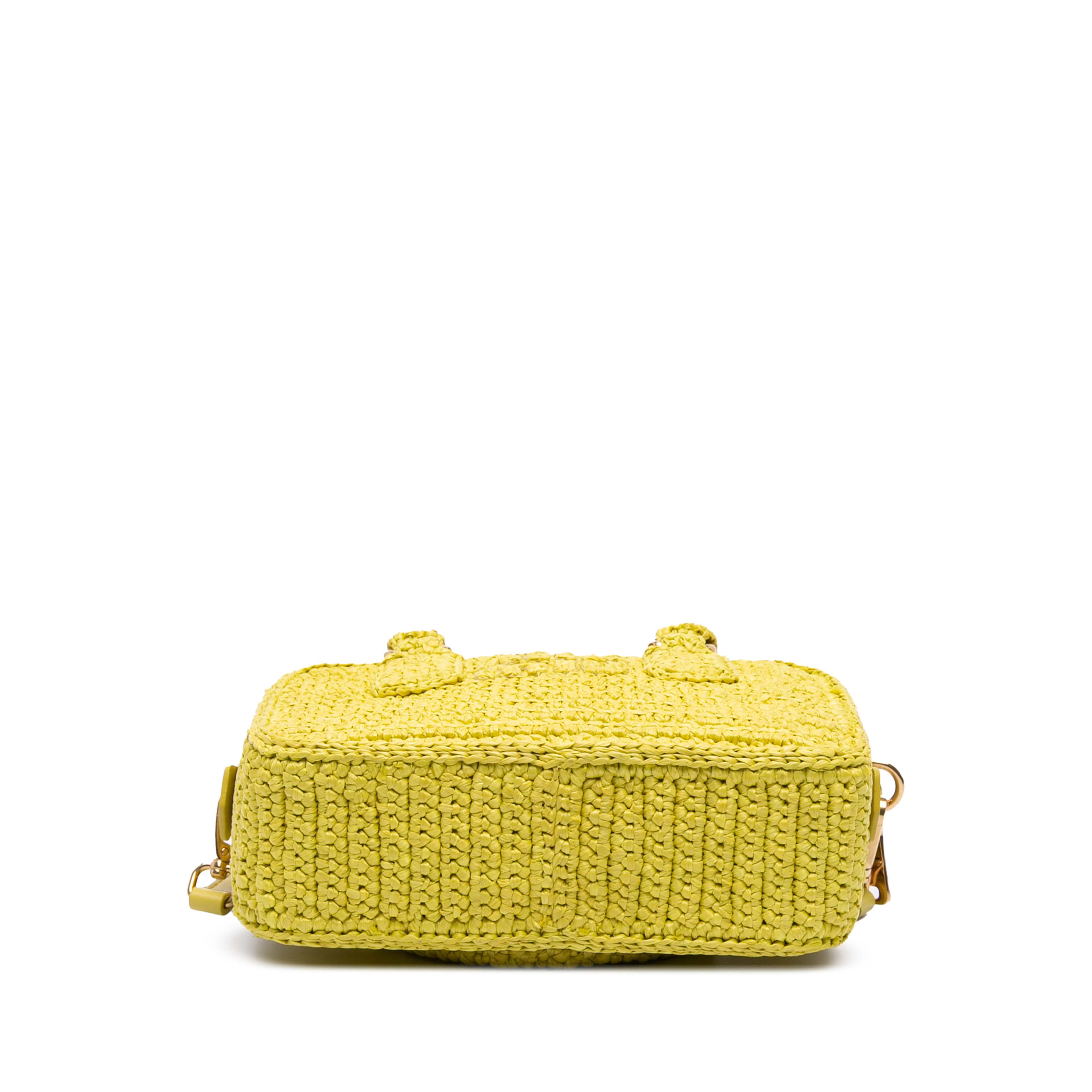 Miu Miu Raffia Crochet Arcadie Top Handle Bag, från Luxclusif, i färgen yellow. Klicka för att öppna bilden i stort format