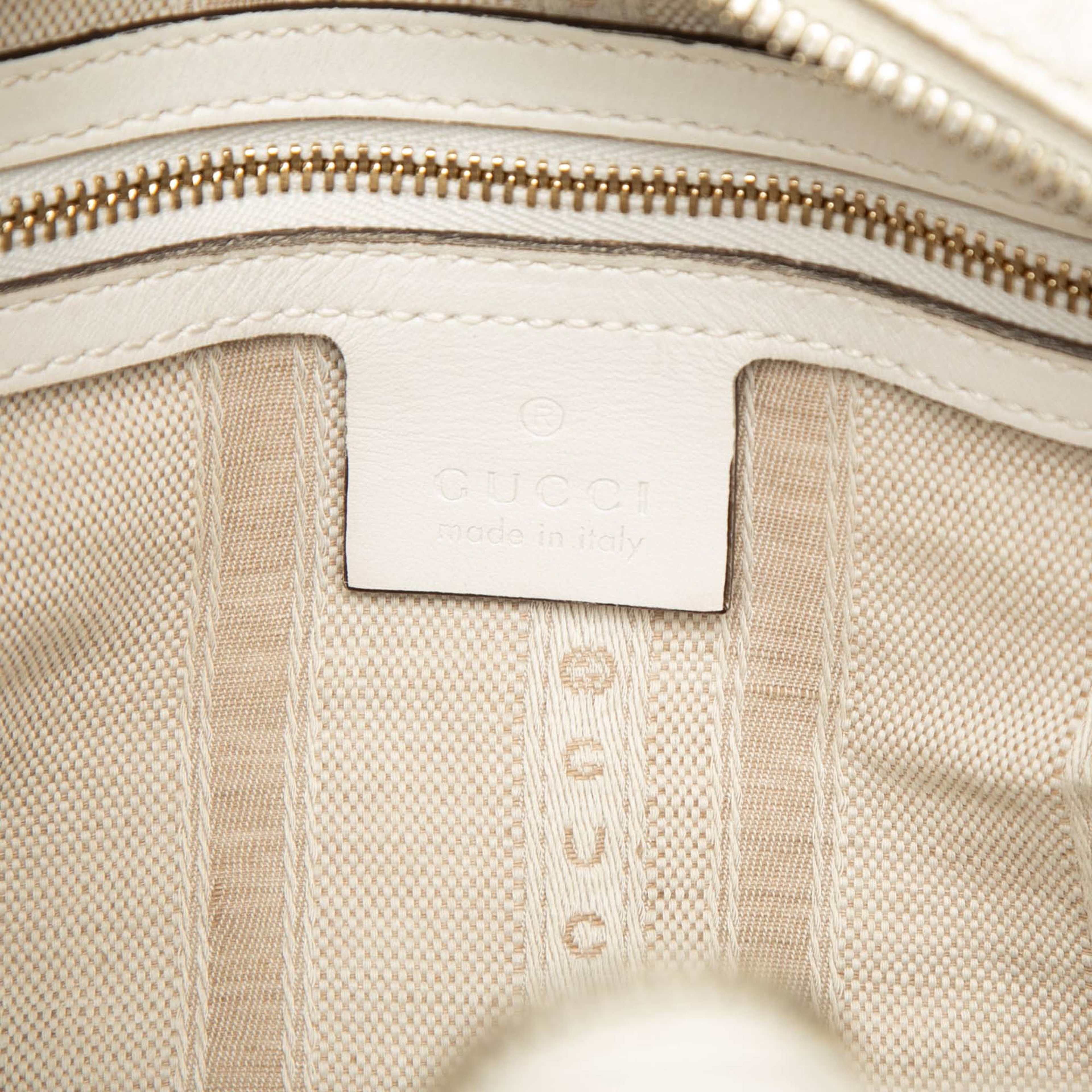 Gucci Diamante Bright Calfskin Satchel, från Luxclusif, i färgen vit. Klicka för att öppna bilden i stort format
