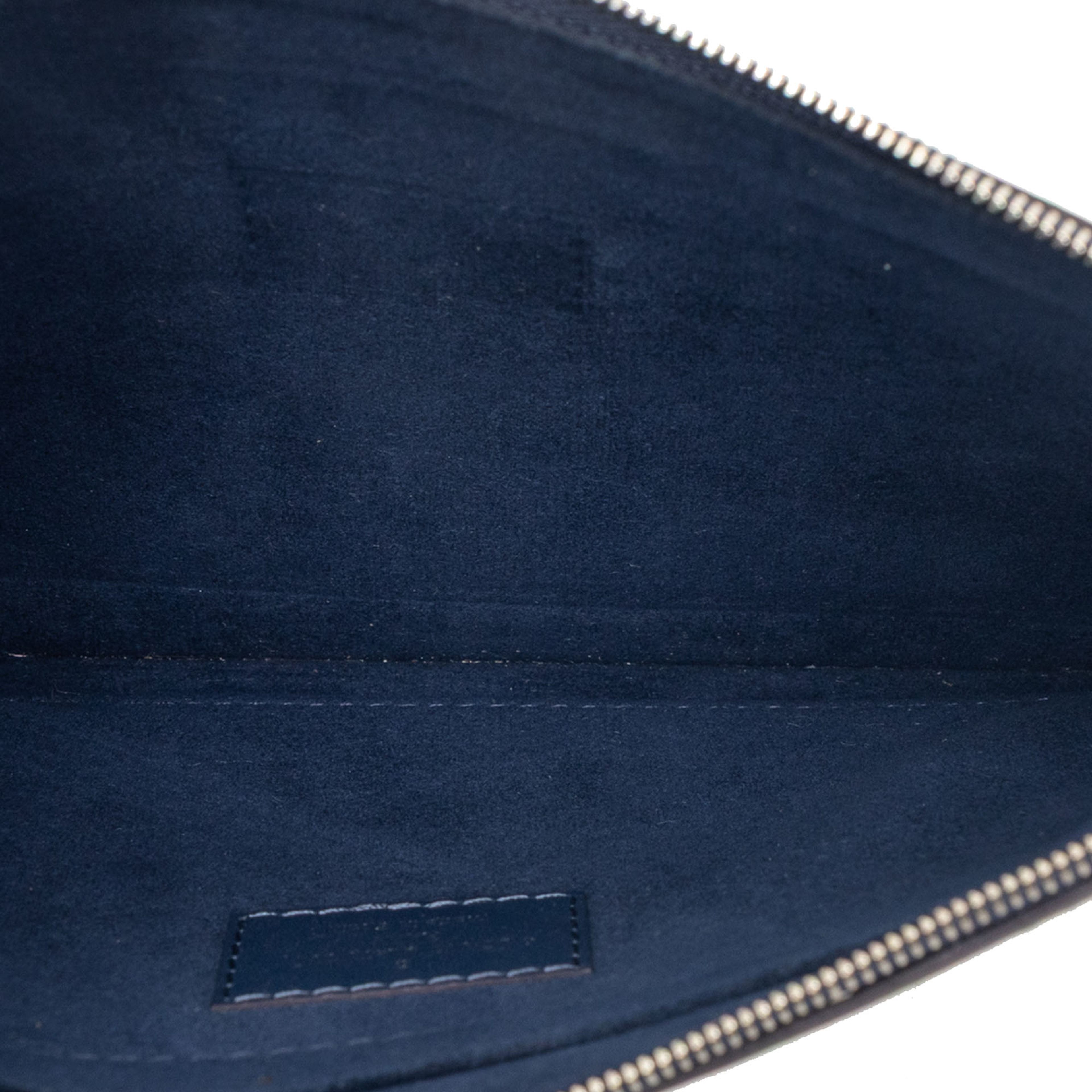 Louis Vuitton Epi Neverfull Pouch, från Luxclusif, i färgen dark blue. Klicka för att öppna bilden i stort format