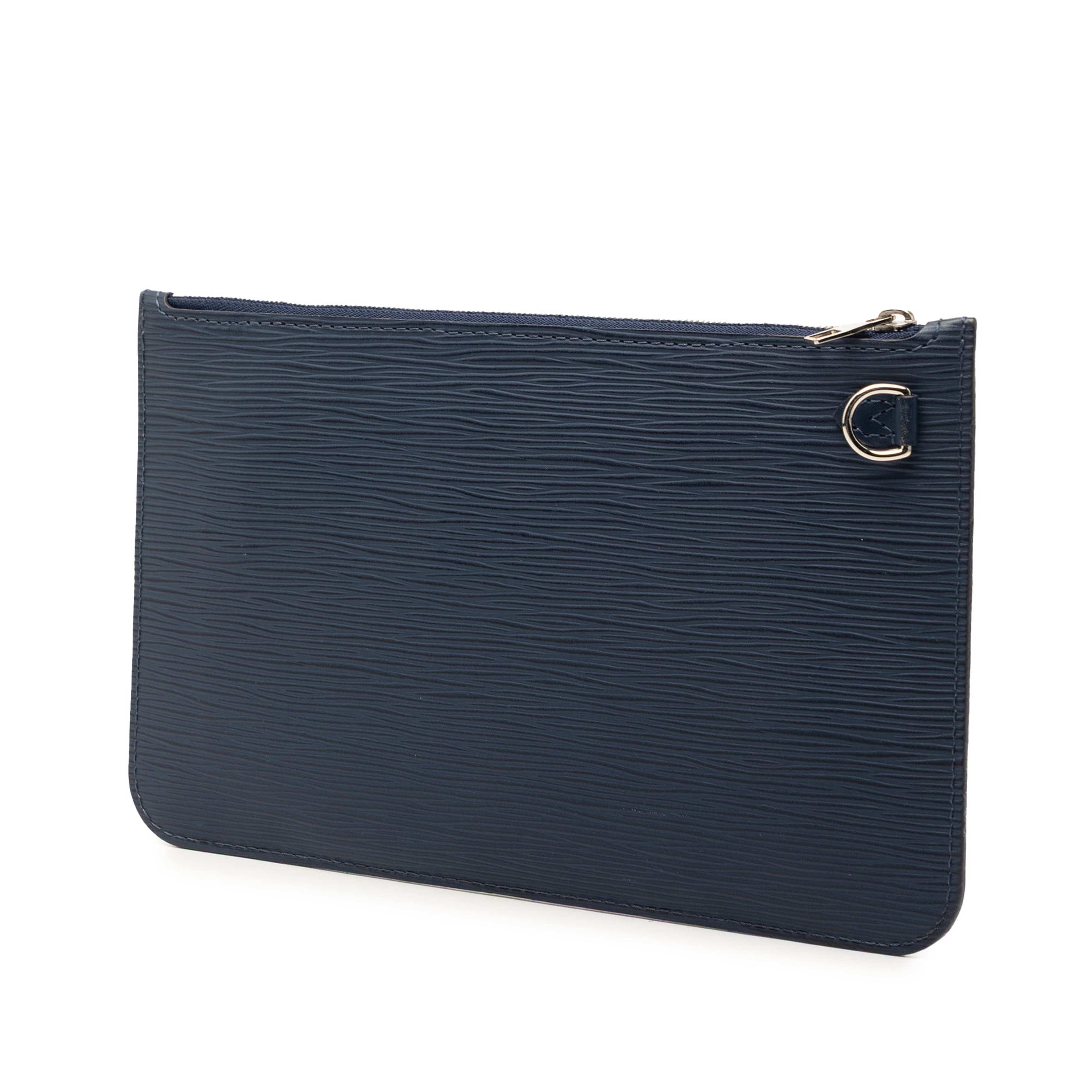 Louis Vuitton Epi Neverfull Pouch, från Luxclusif, i färgen dark blue. Klicka för att öppna bilden i stort format