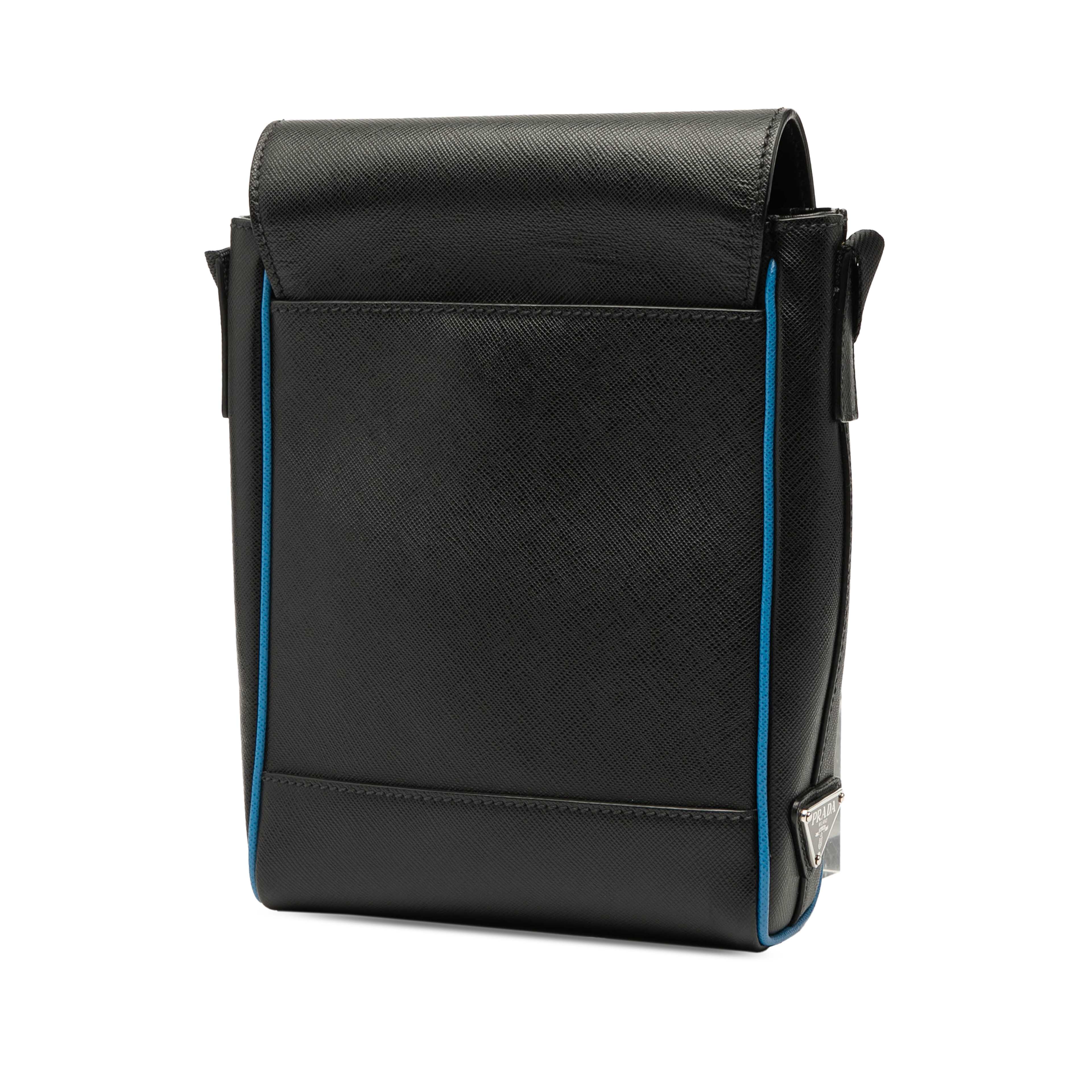 Prada Saffiano Buckle Messenger Bag, från Luxclusif, i färgen black. Klicka för att öppna bilden i stort format