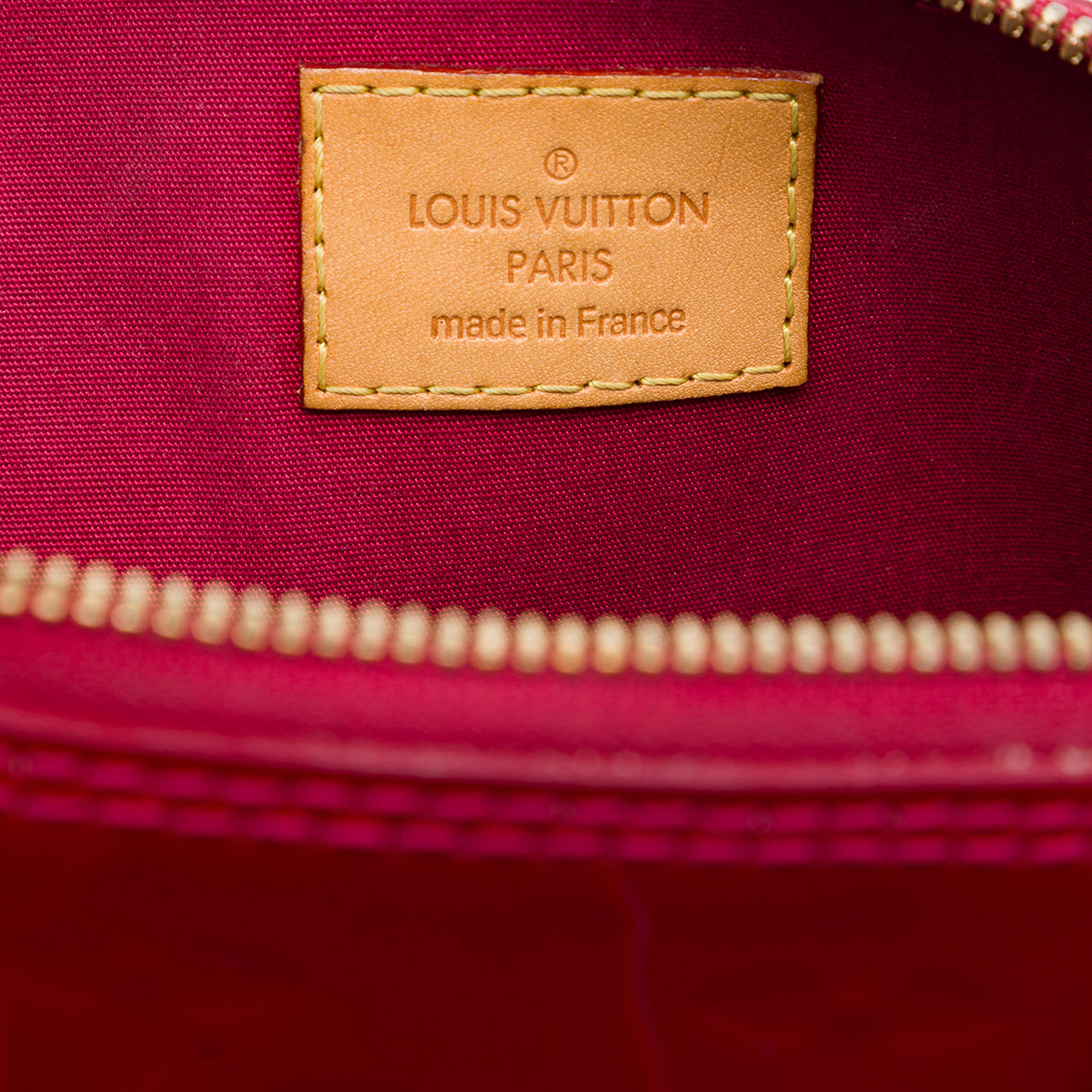 Louis Vuitton Monogram Vernis Alma Bb, från Luxclusif, i färgen röd. Klicka för att öppna bilden i stort format
