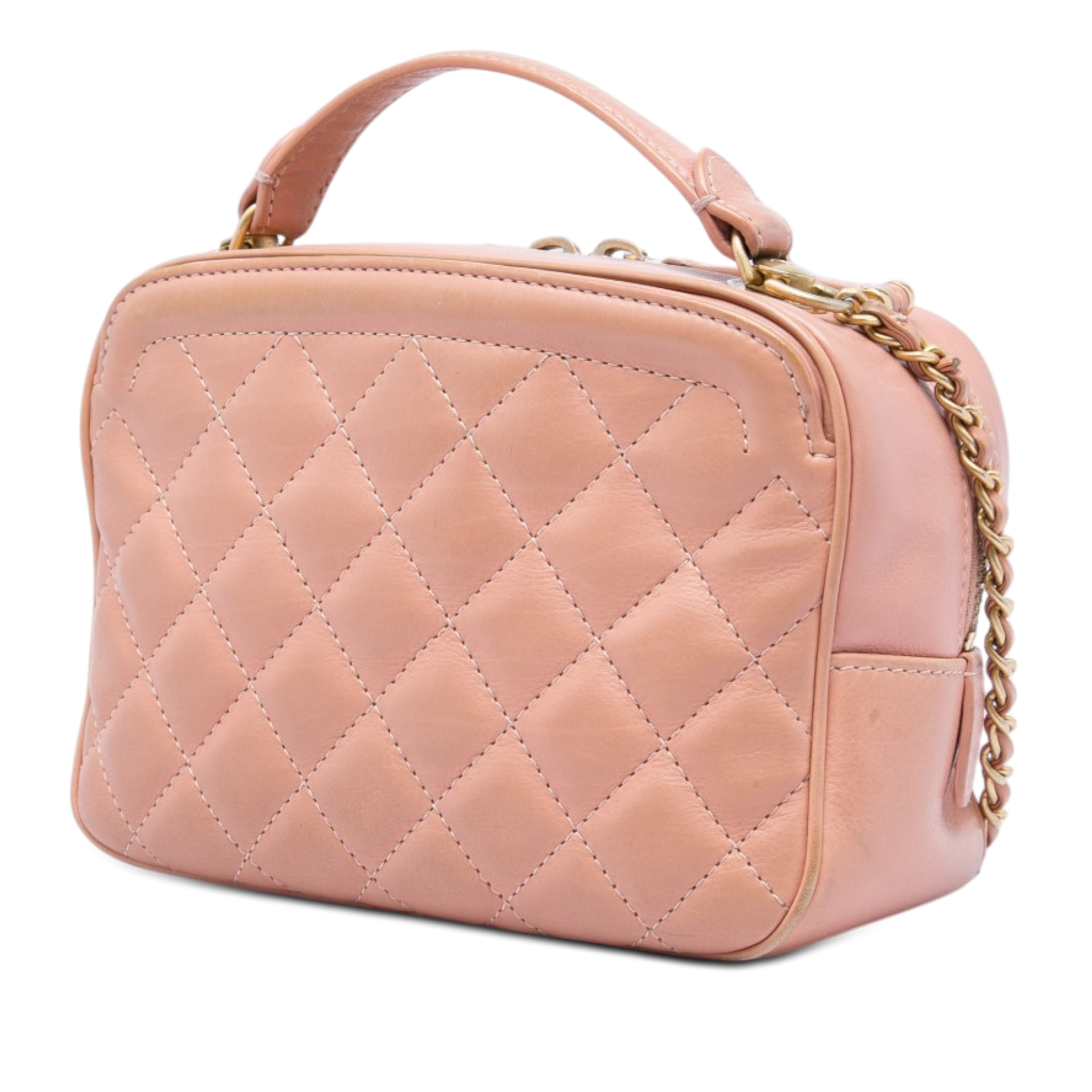 Chanel Small Cc Quilted Calfskin Top Handle Vanity Case With Chain, från Luxclusif, i färgen rosa. Klicka för att öppna bilden i stort format