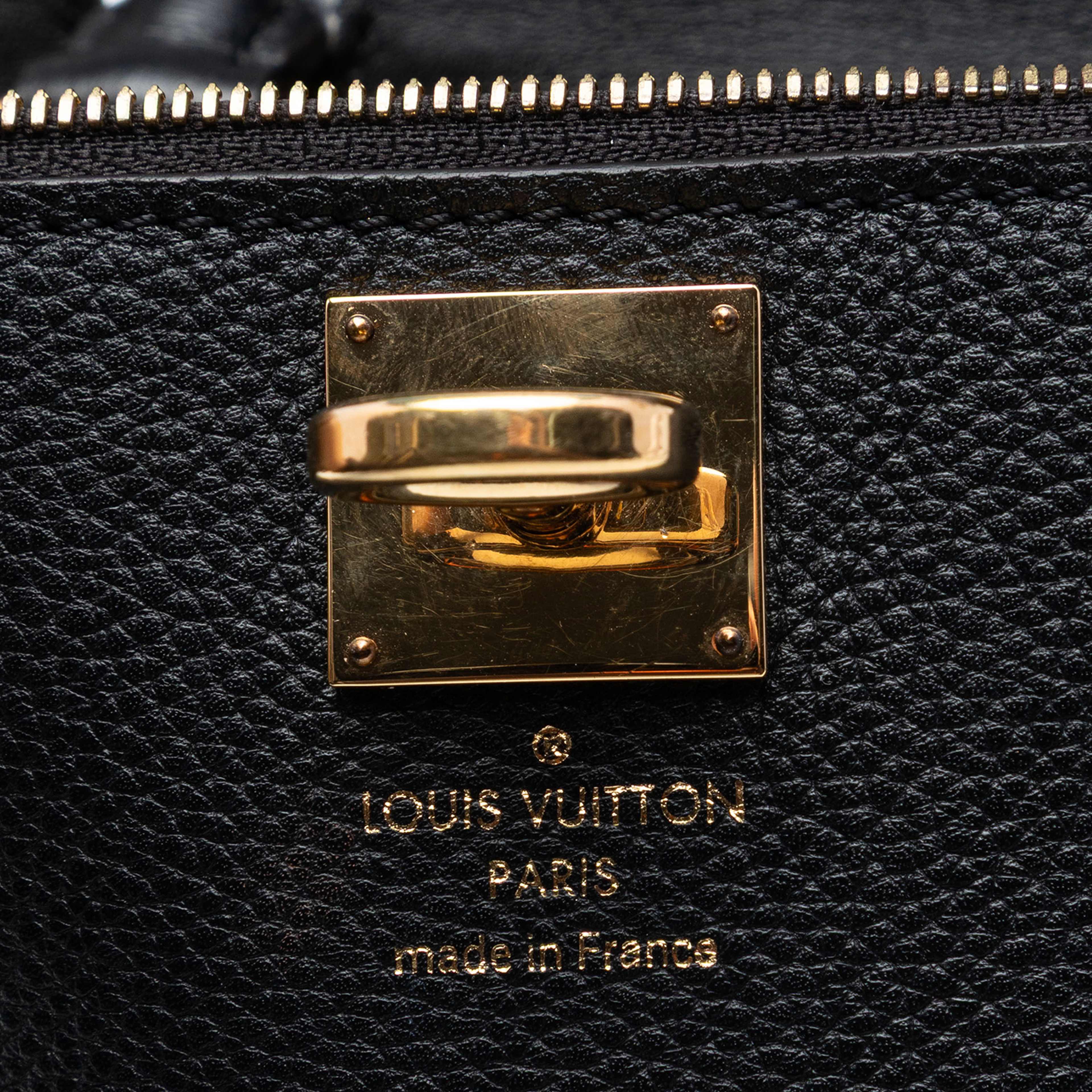 Louis Vuitton Taurillon City Steamer Pochette, från Luxclusif, i färgen black. Klicka för att öppna bilden i stort format