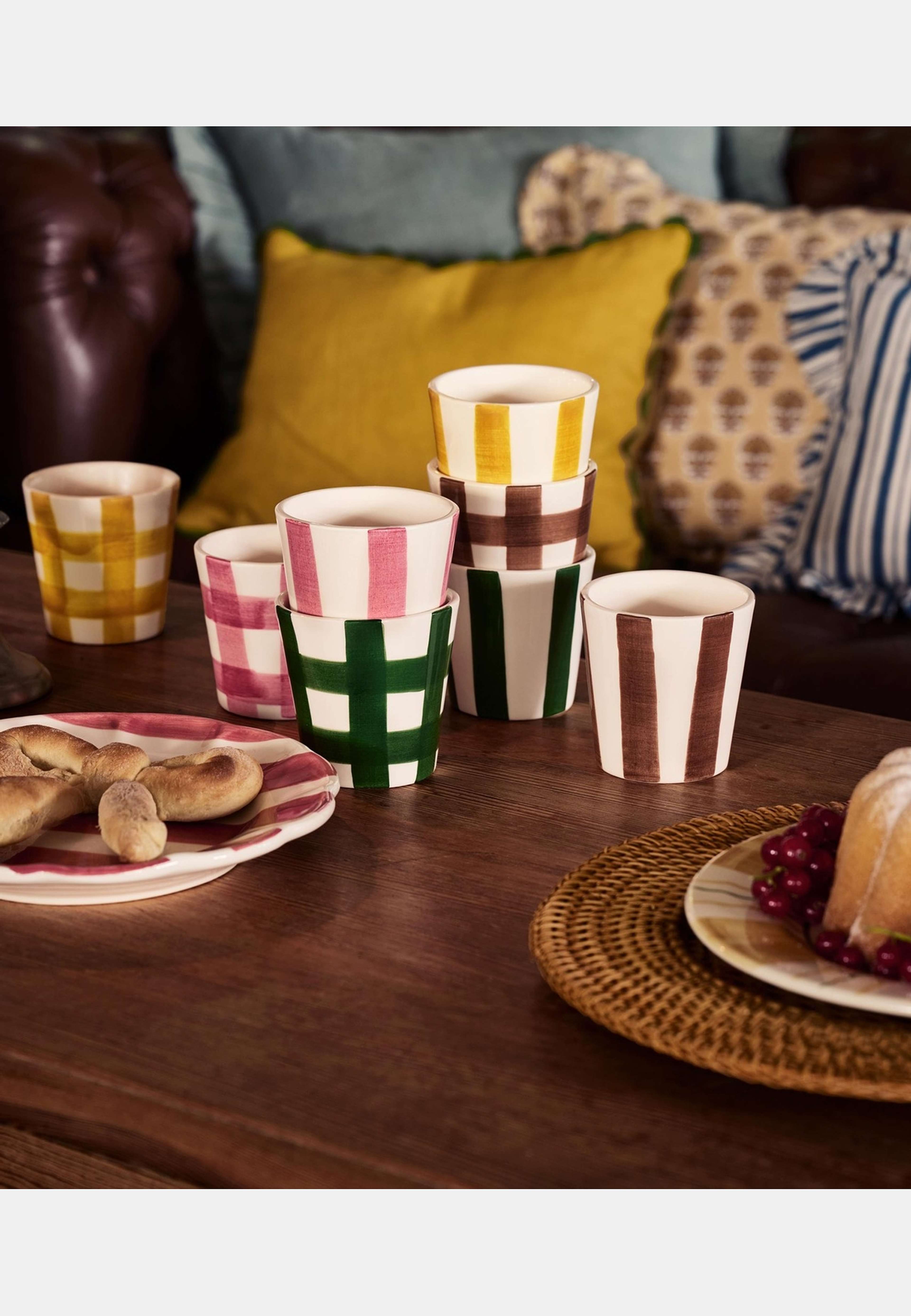 Iris Check Kopp - 8x8 Cm, från Pick A Poppy, i färgen red. Klicka för att öppna bilden i stort format