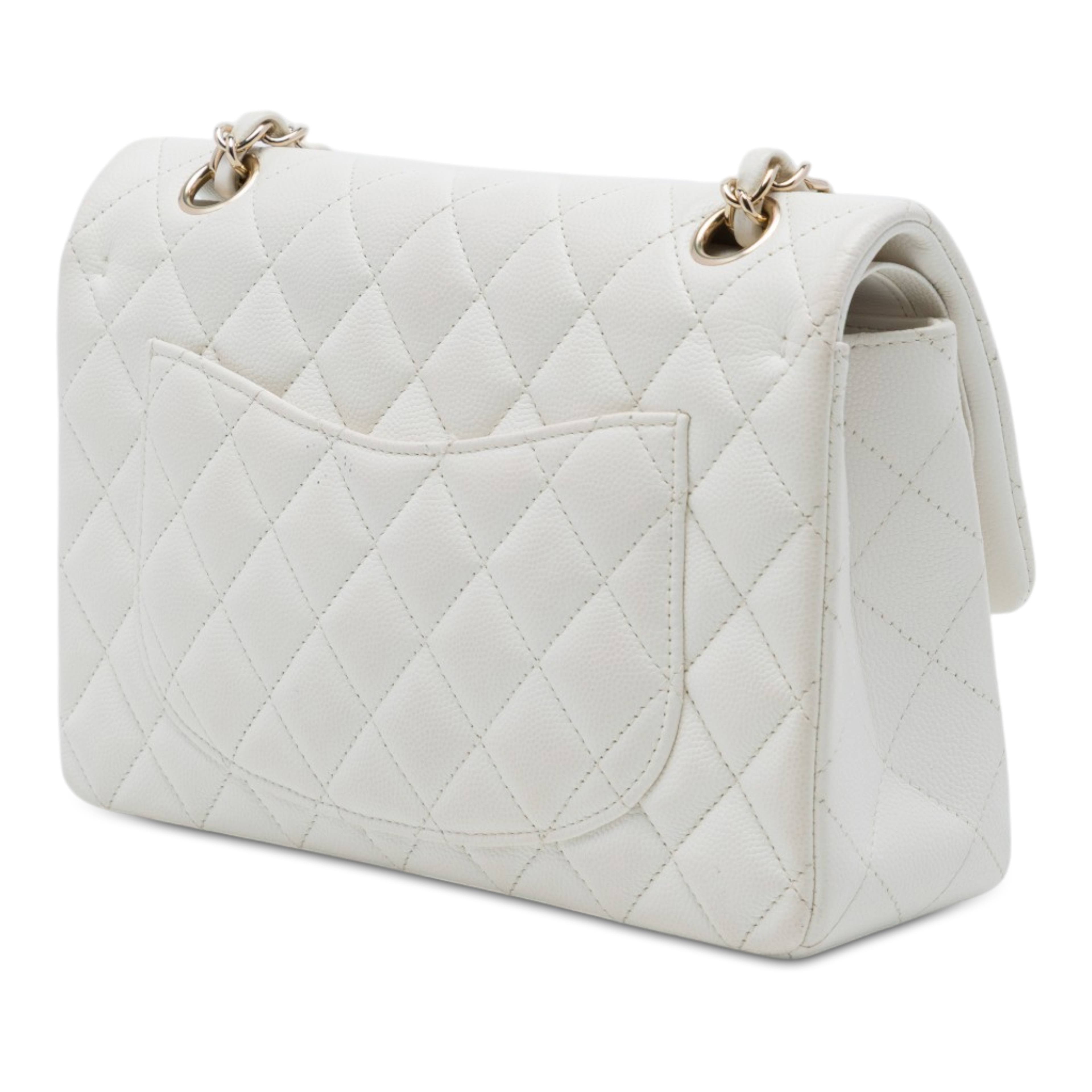 Chanel Small Classic Caviar Double Flap, från Luxclusif, i färgen vit. Klicka för att öppna bilden i stort format