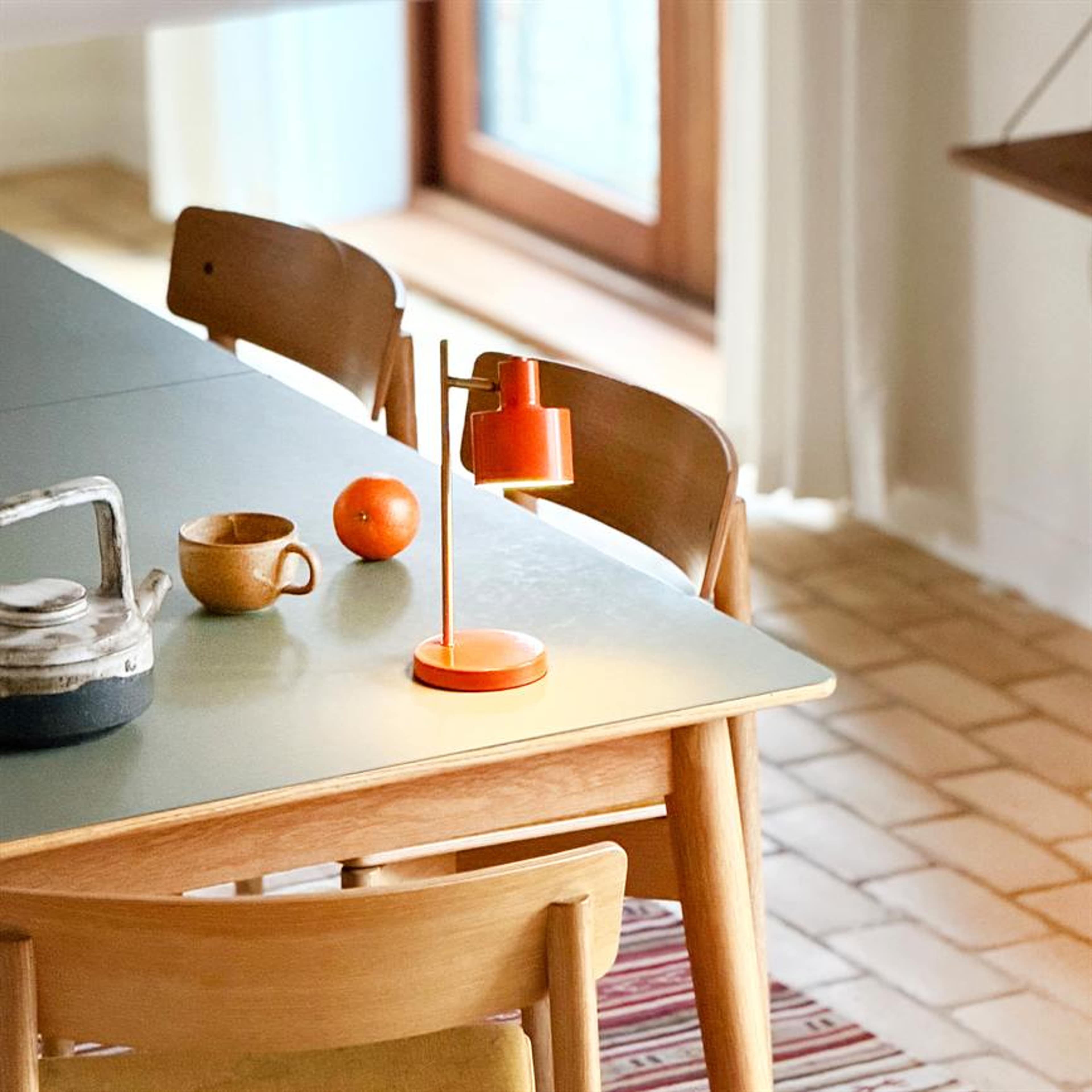Ocean Led Mini Table Lamp, från Dyberg Larsen, i färgen orange/ brass. Klicka för att öppna bilden i stort format