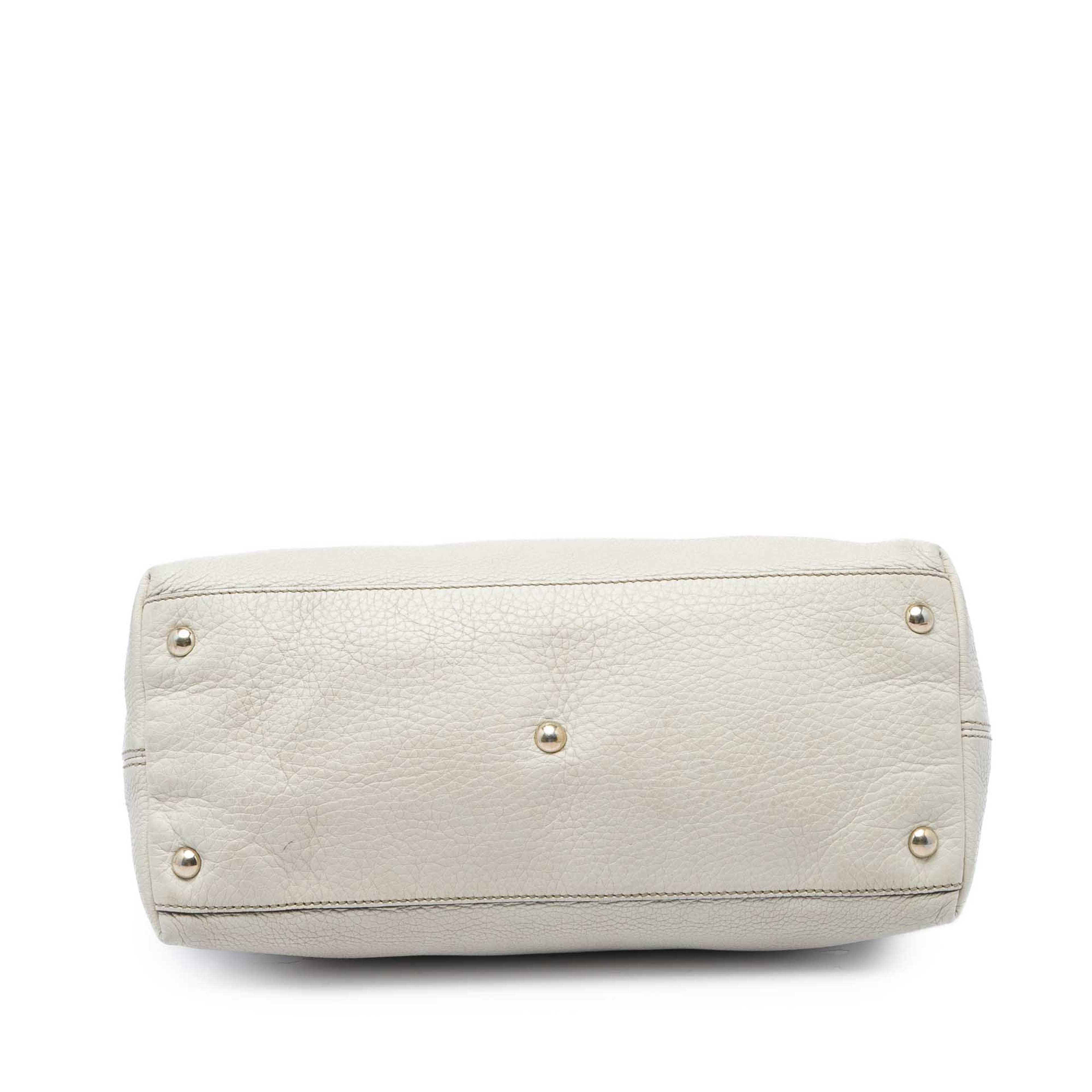 Gucci Small Calfskin Soho Working Satchel, från Luxclusif, i färgen vit. Klicka för att öppna bilden i stort format