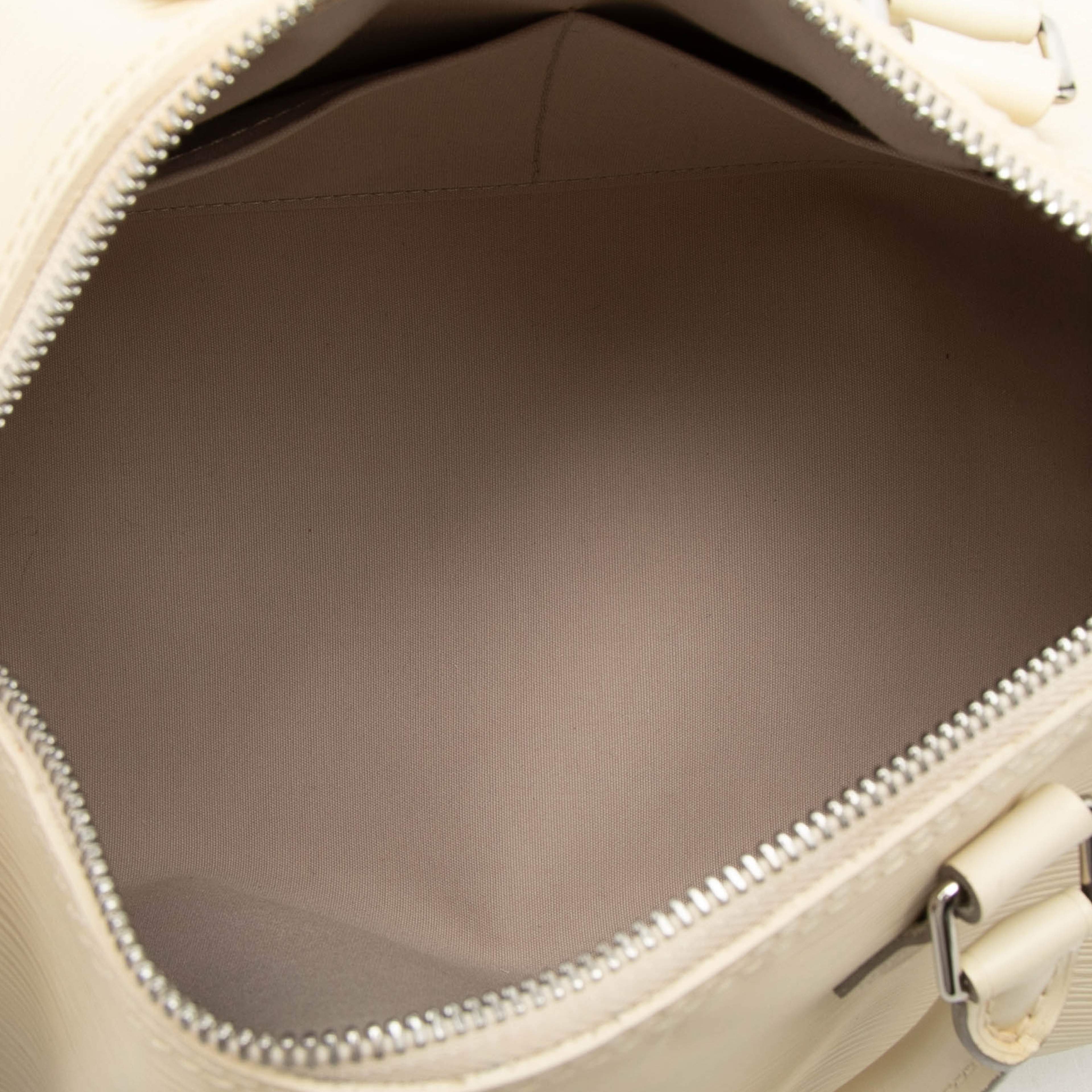 Louis Vuitton Epi Speedy 30, från Luxclusif, i färgen white. Klicka för att öppna bilden i stort format