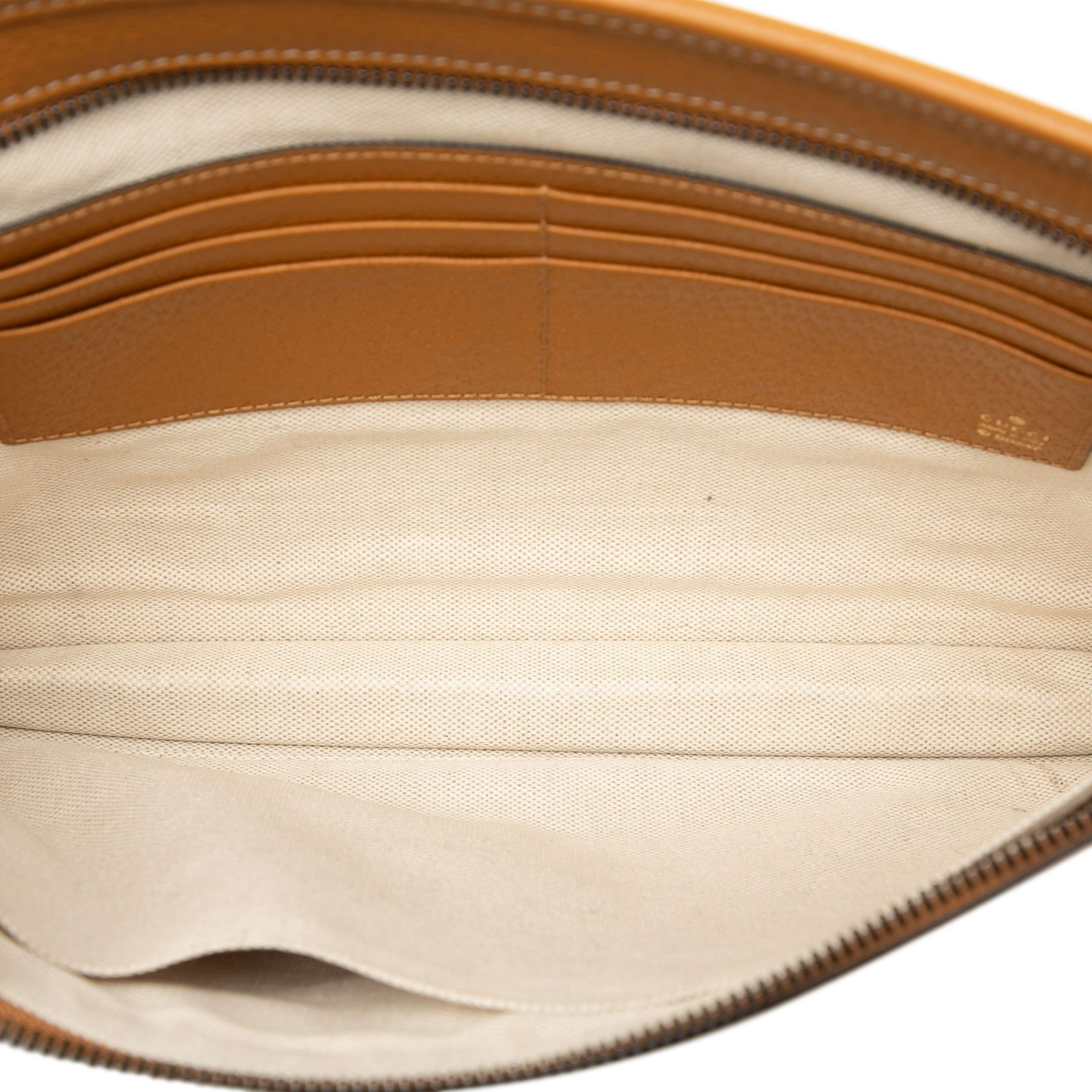 Gucci Disney Micro Gg Supreme Mickey Mouse Clutch, från Luxclusif, i färgen light brown. Klicka för att öppna bilden i stort format