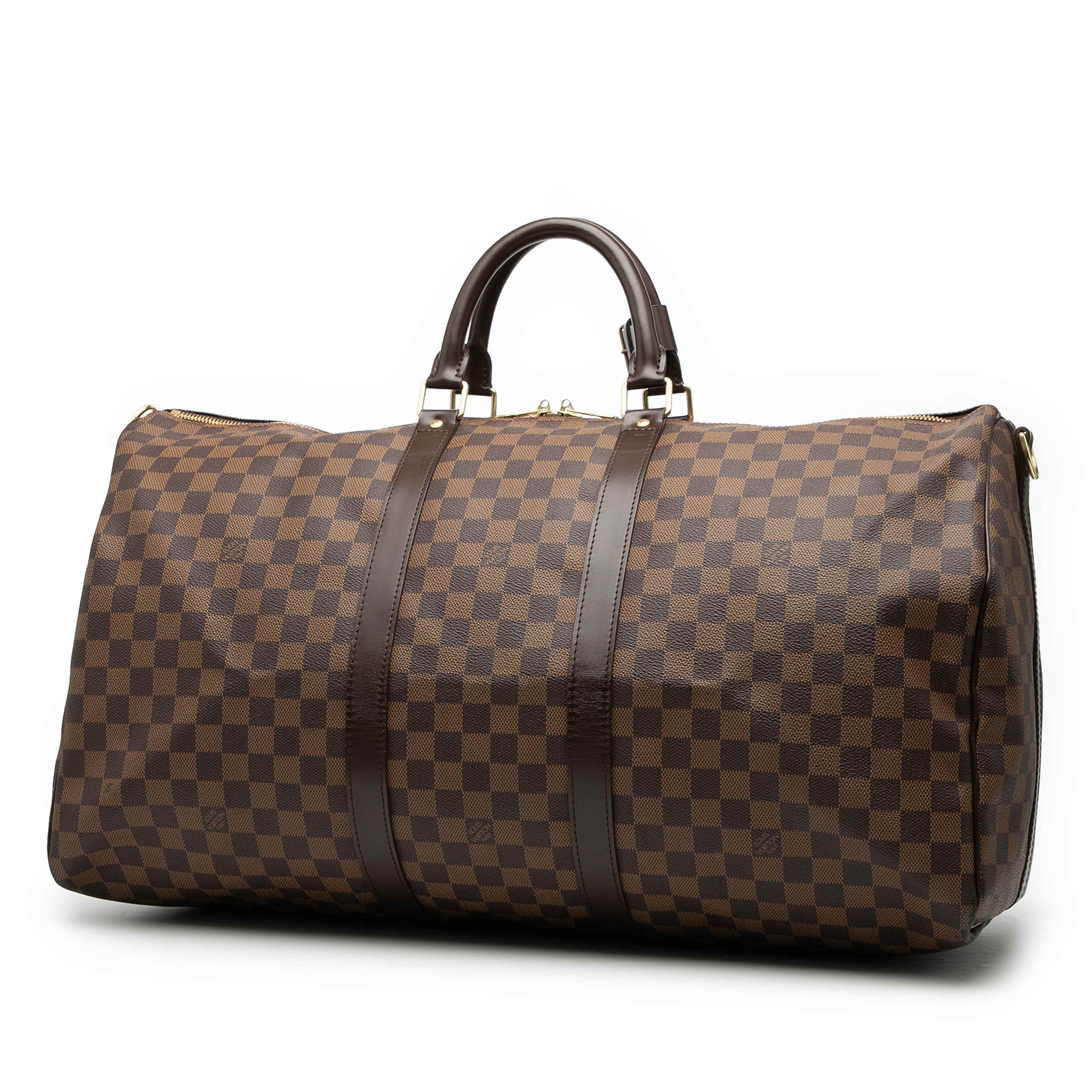 Louis Vuitton Damier Ebene Keepall Bandouliere 55, från Luxclusif, i färgen brown. Klicka för att öppna bilden i stort format