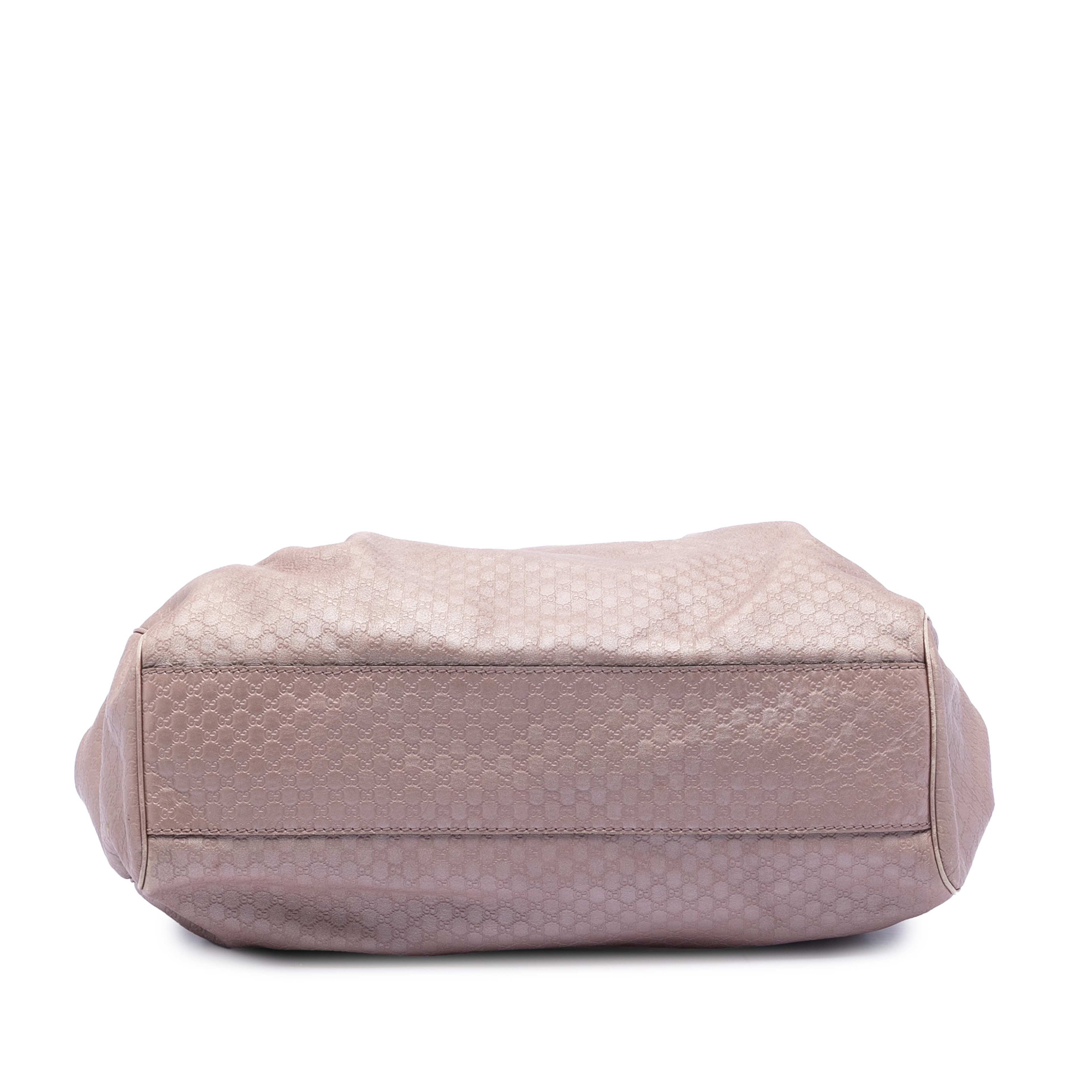 Gucci Large Metallic Microguccissima Sukey Tote, från Luxclusif, i färgen pink. Klicka för att öppna bilden i stort format