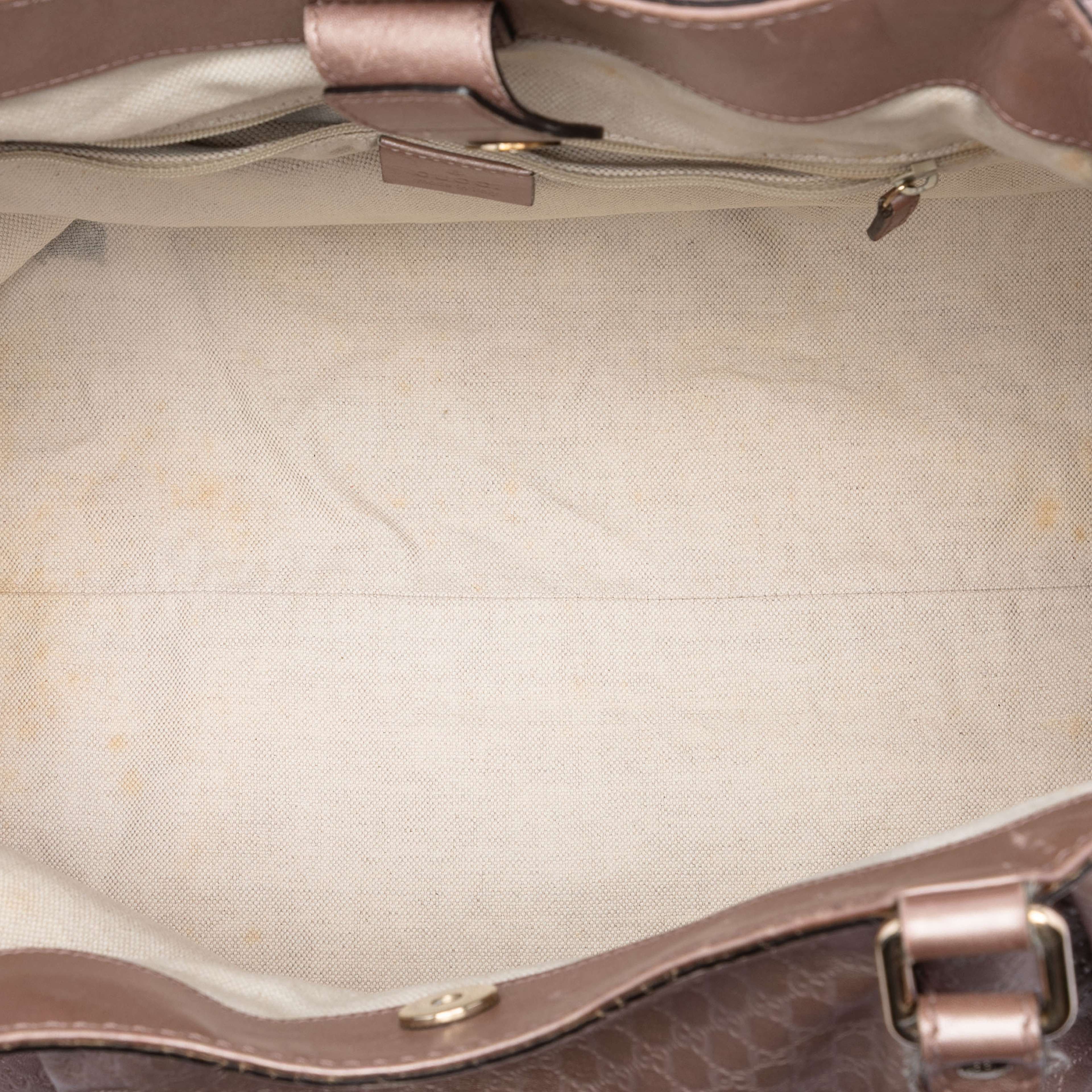 Gucci Large Metallic Microguccissima Sukey Tote, från Luxclusif, i färgen pink. Klicka för att öppna bilden i stort format