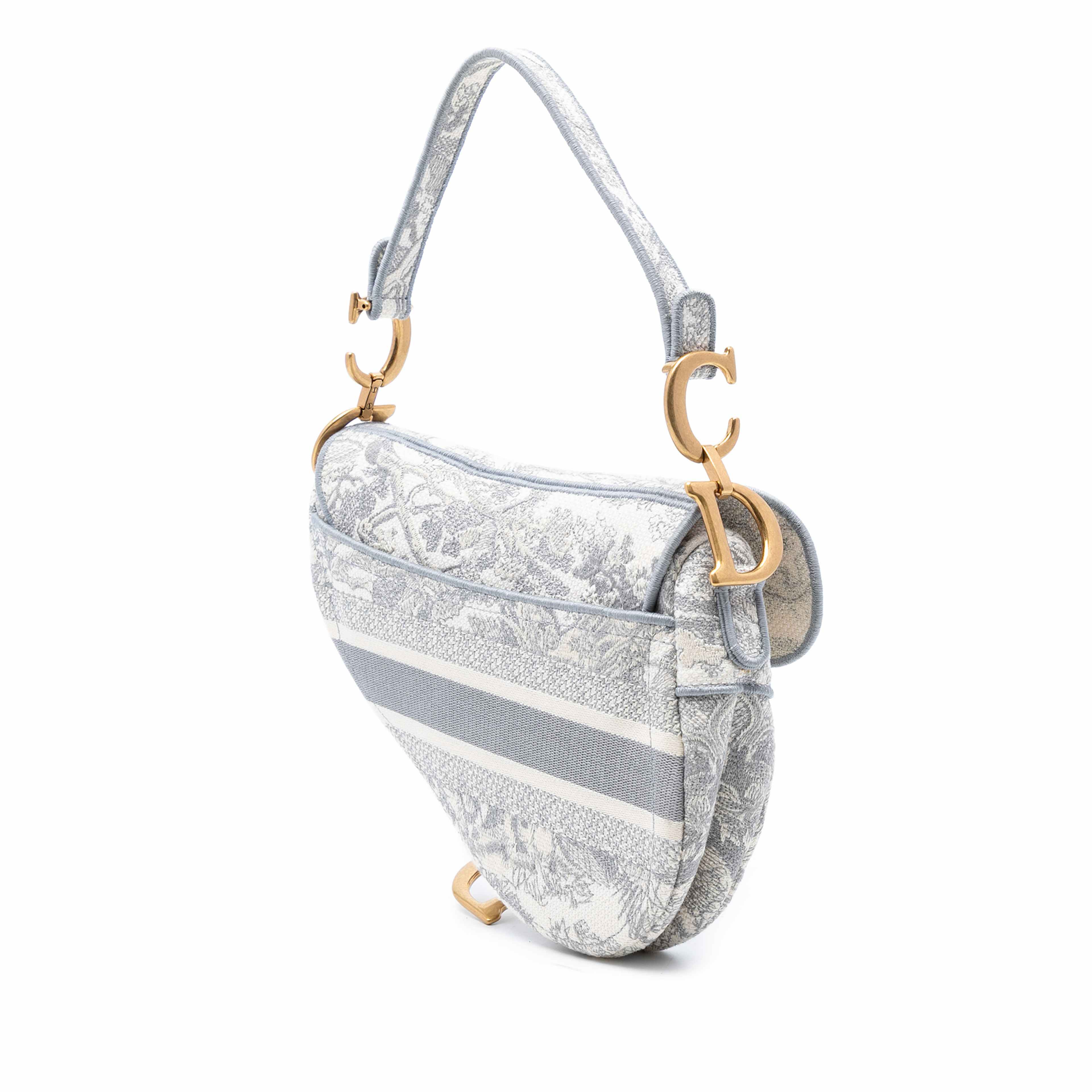 Dior Canvas Embroidered Toile De Jouy Saddle Bag, från Luxclusif, i färgen gray. Klicka för att öppna bilden i stort format
