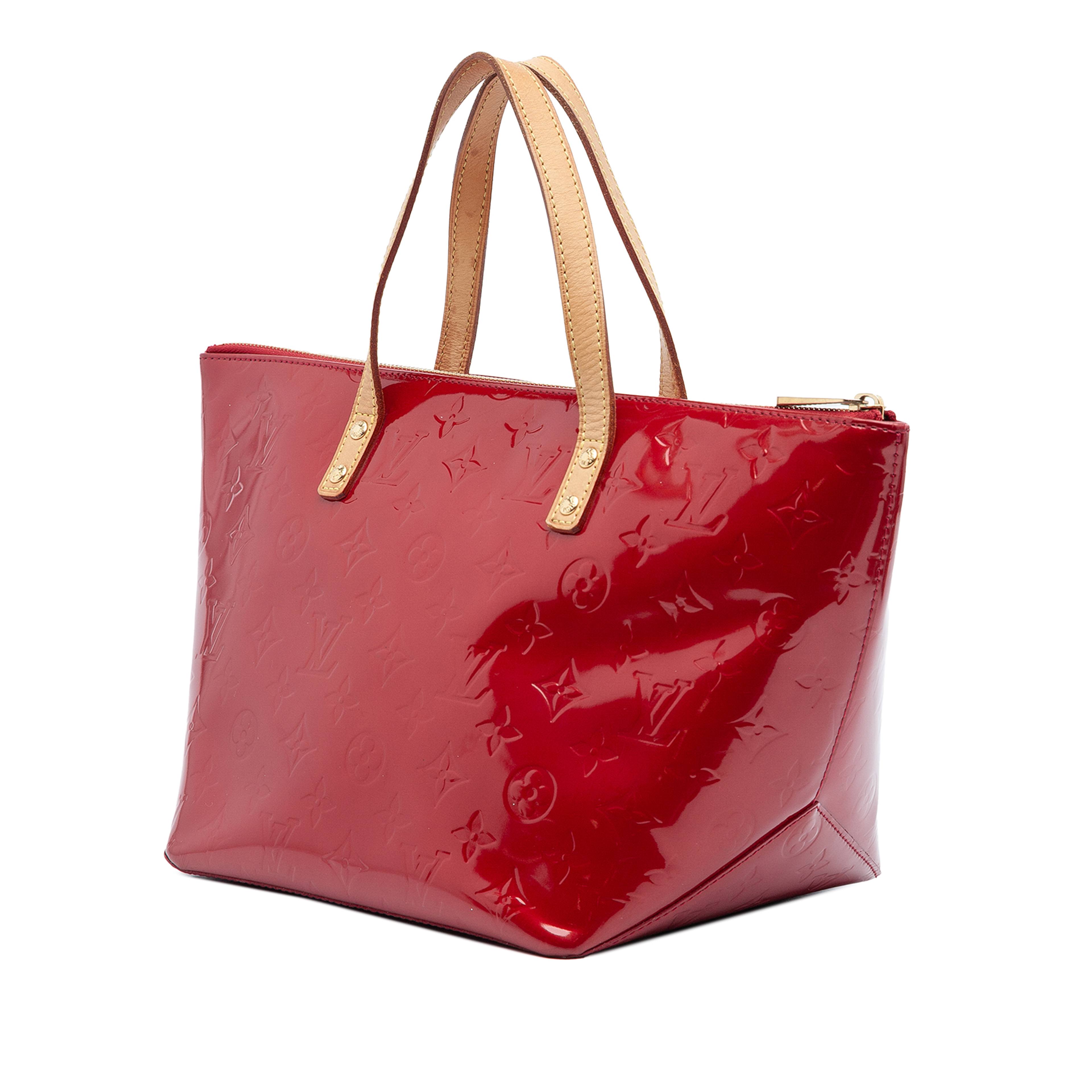 Louis Vuitton Monogram Vernis Bellevue Pm, från Luxclusif, i färgen röd. Klicka för att öppna bilden i stort format