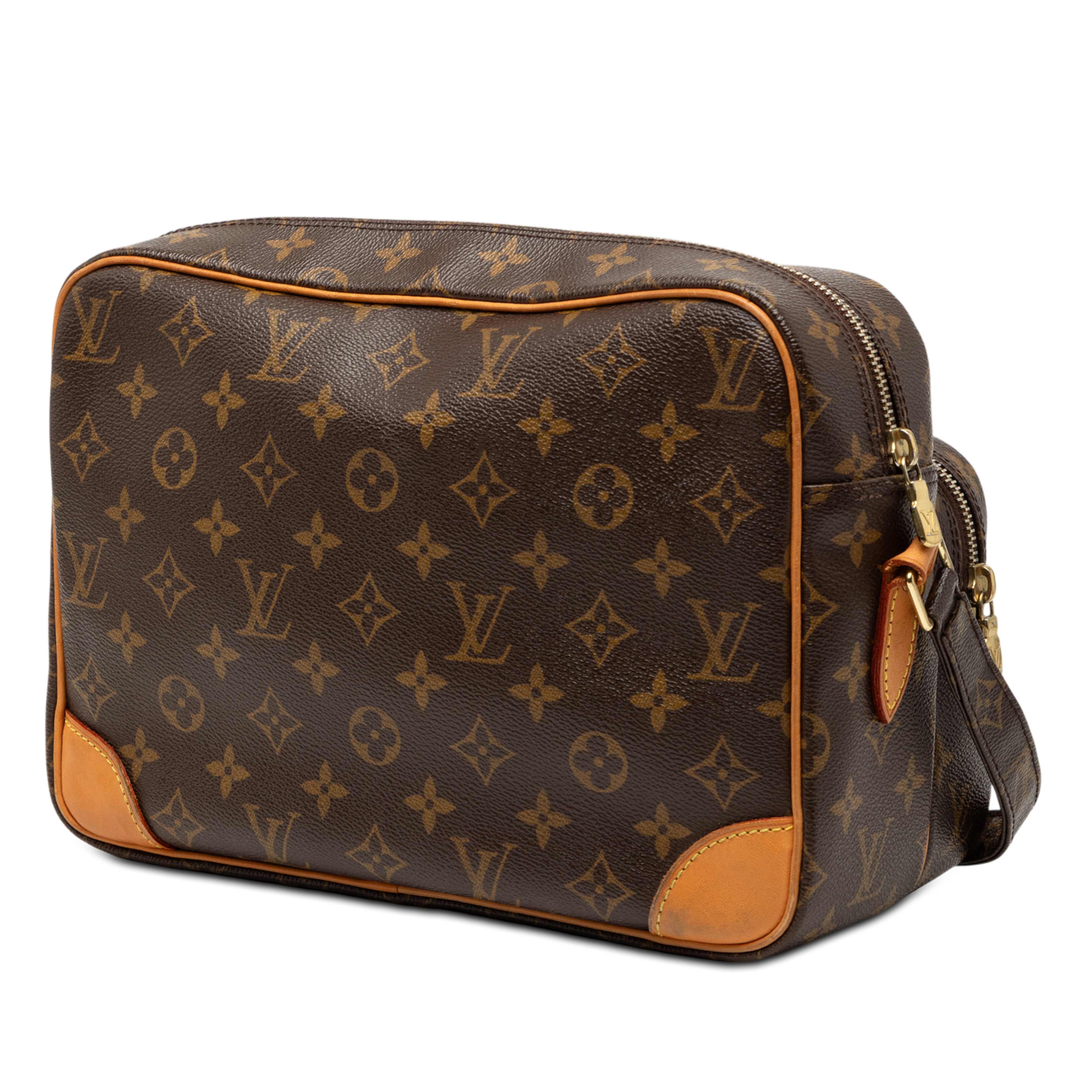 Louis Vuitton Monogram Nil Crossbody, från Luxclusif, i färgen brown. Klicka för att öppna bilden i stort format