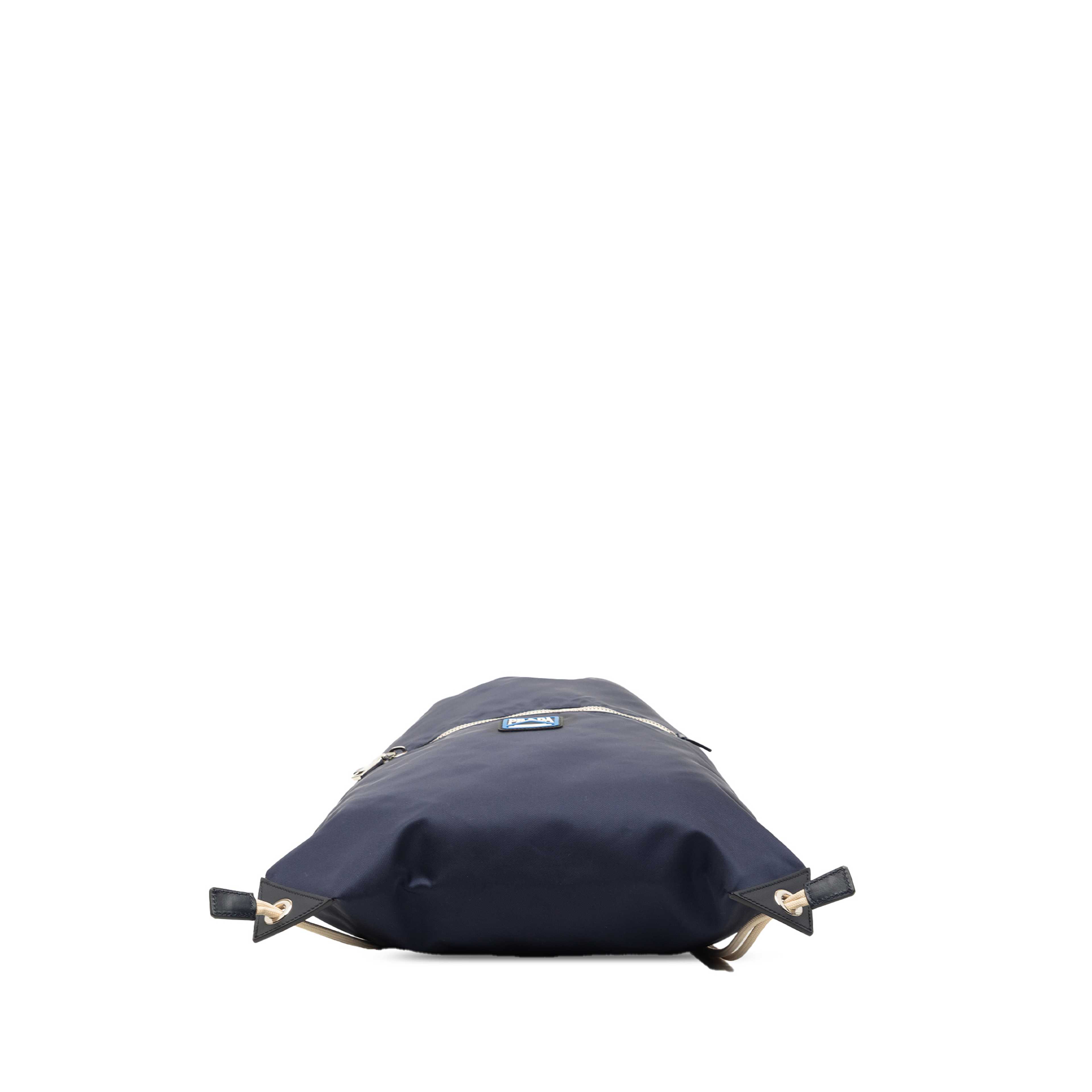 Prada Tessuto Drawstring Backpack, från Luxclusif, i färgen blå. Klicka för att öppna bilden i stort format